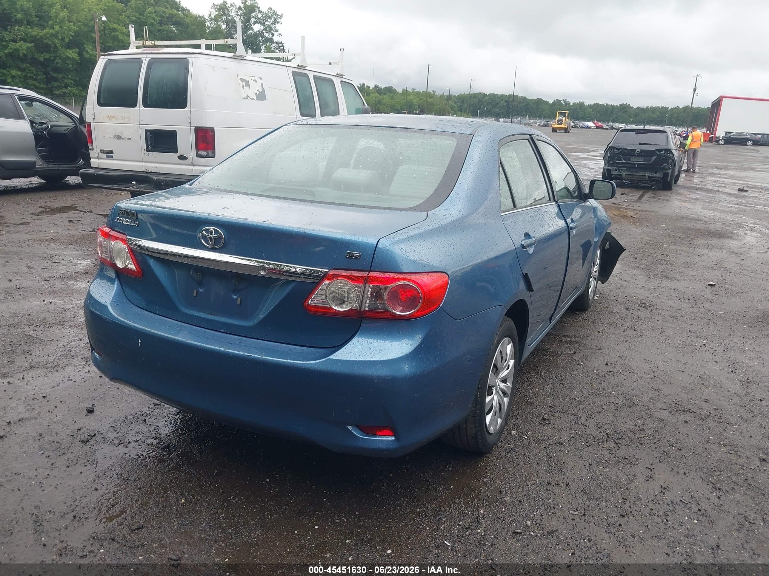 2013 Toyota Corolla Le Blue vin: 5YFBU4EE8DP078434