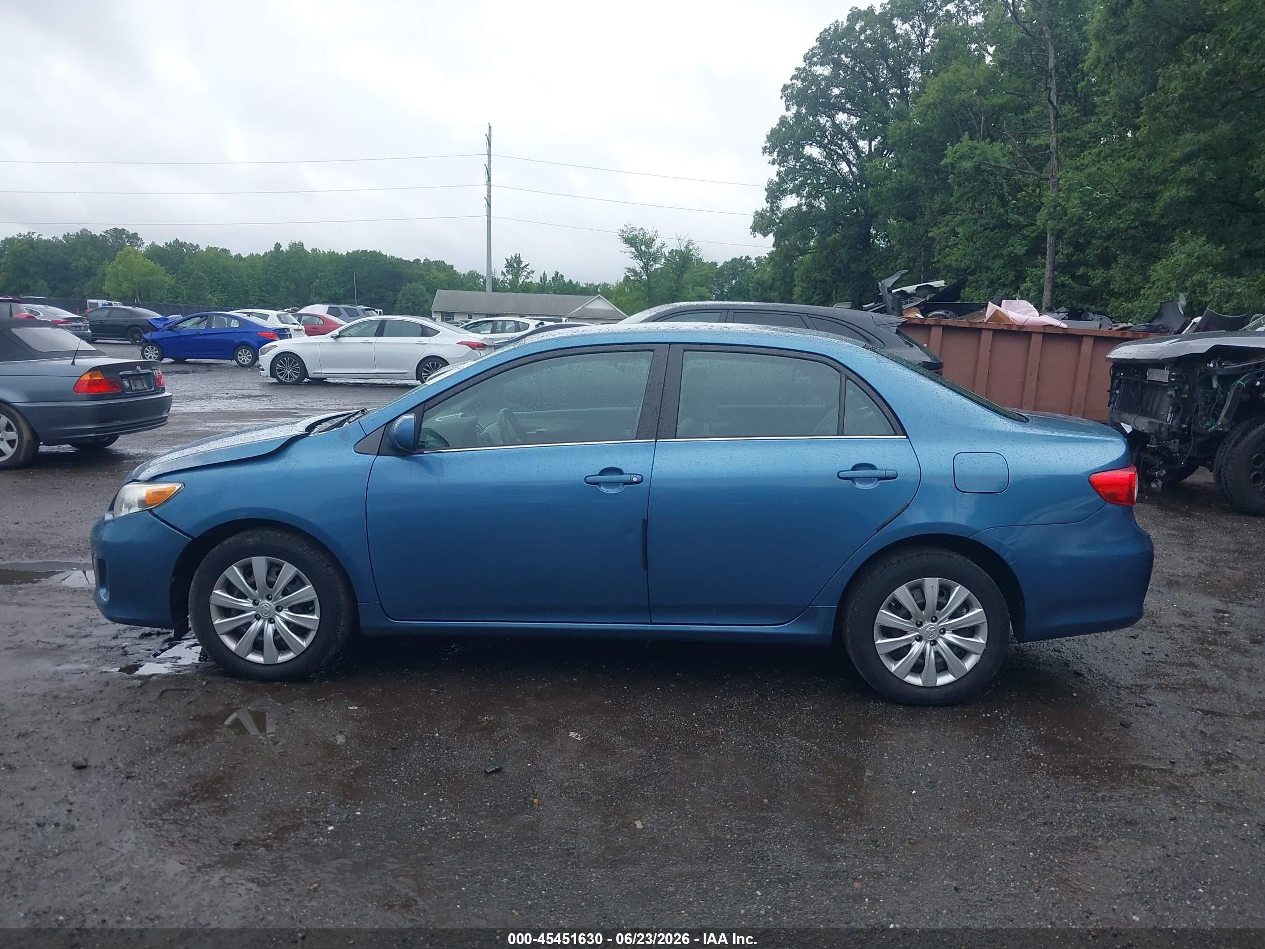 2013 Toyota Corolla Le Blue vin: 5YFBU4EE8DP078434