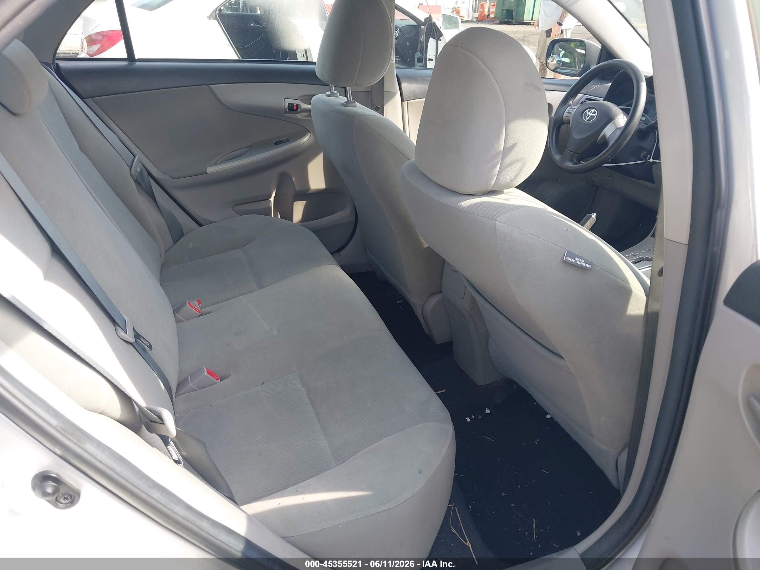 2013 Toyota Corolla Le Silver vin: 5YFBU4EE8DP094990