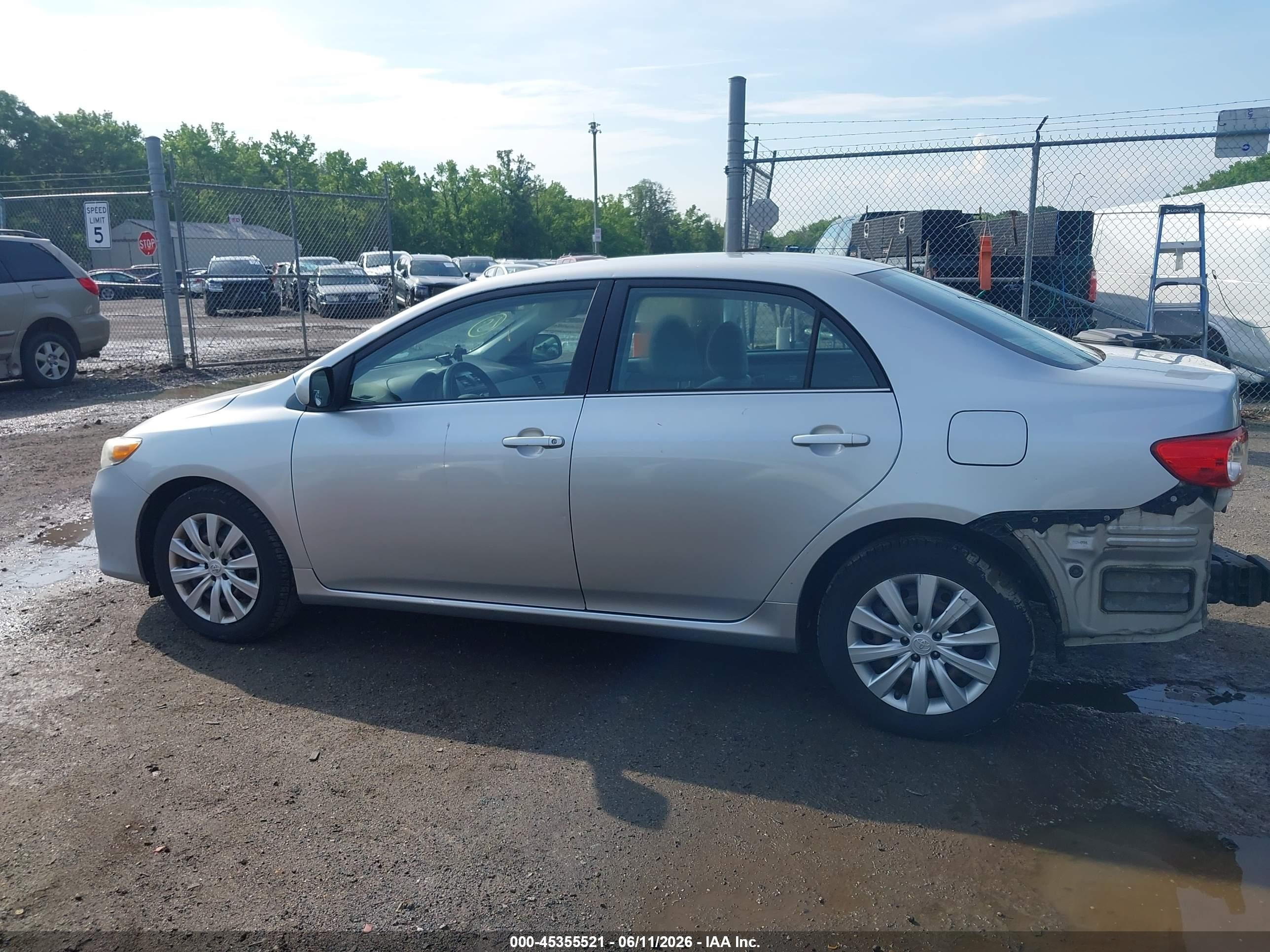 2013 Toyota Corolla Le Silver vin: 5YFBU4EE8DP094990