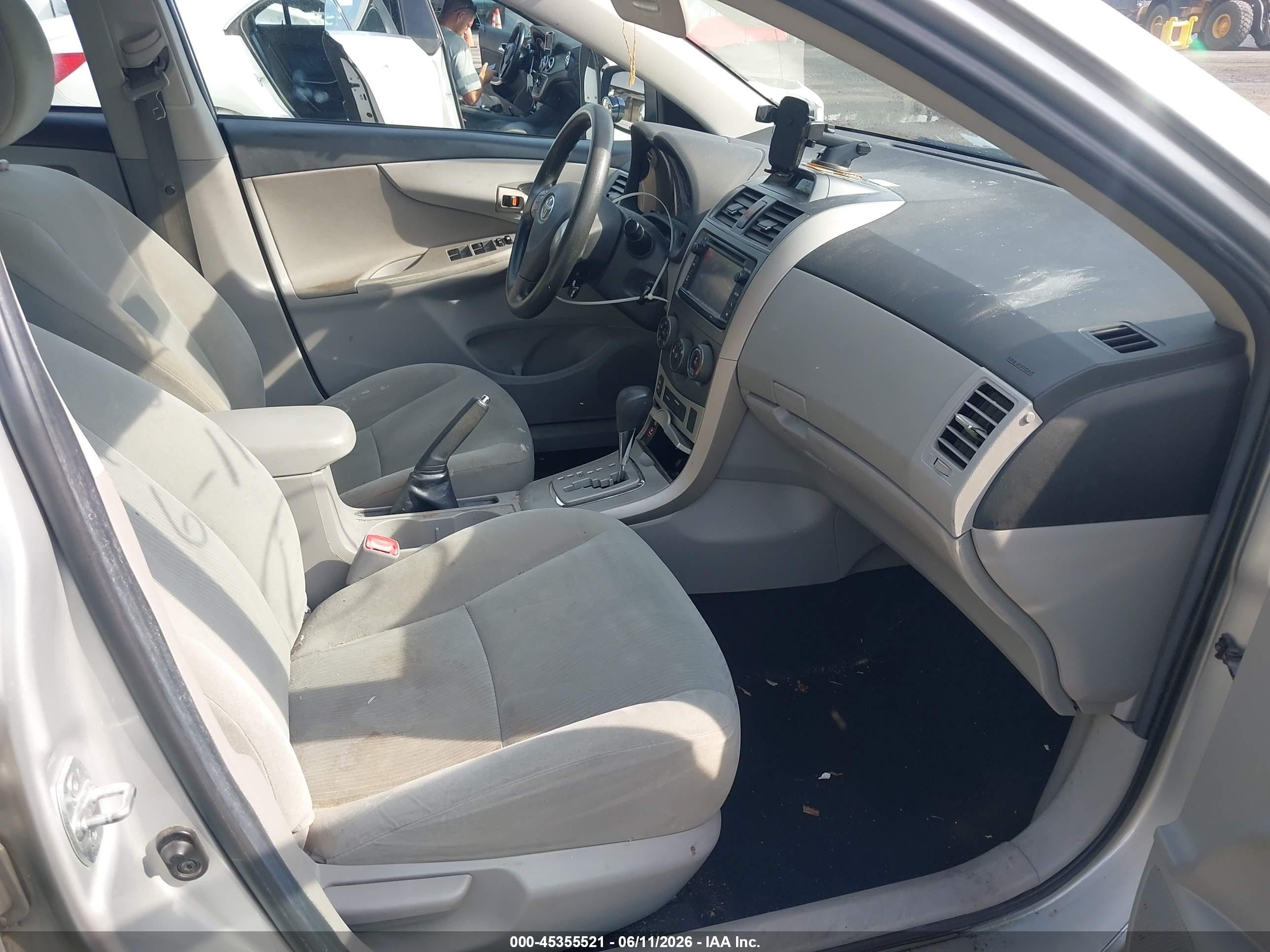 2013 Toyota Corolla Le Silver vin: 5YFBU4EE8DP094990