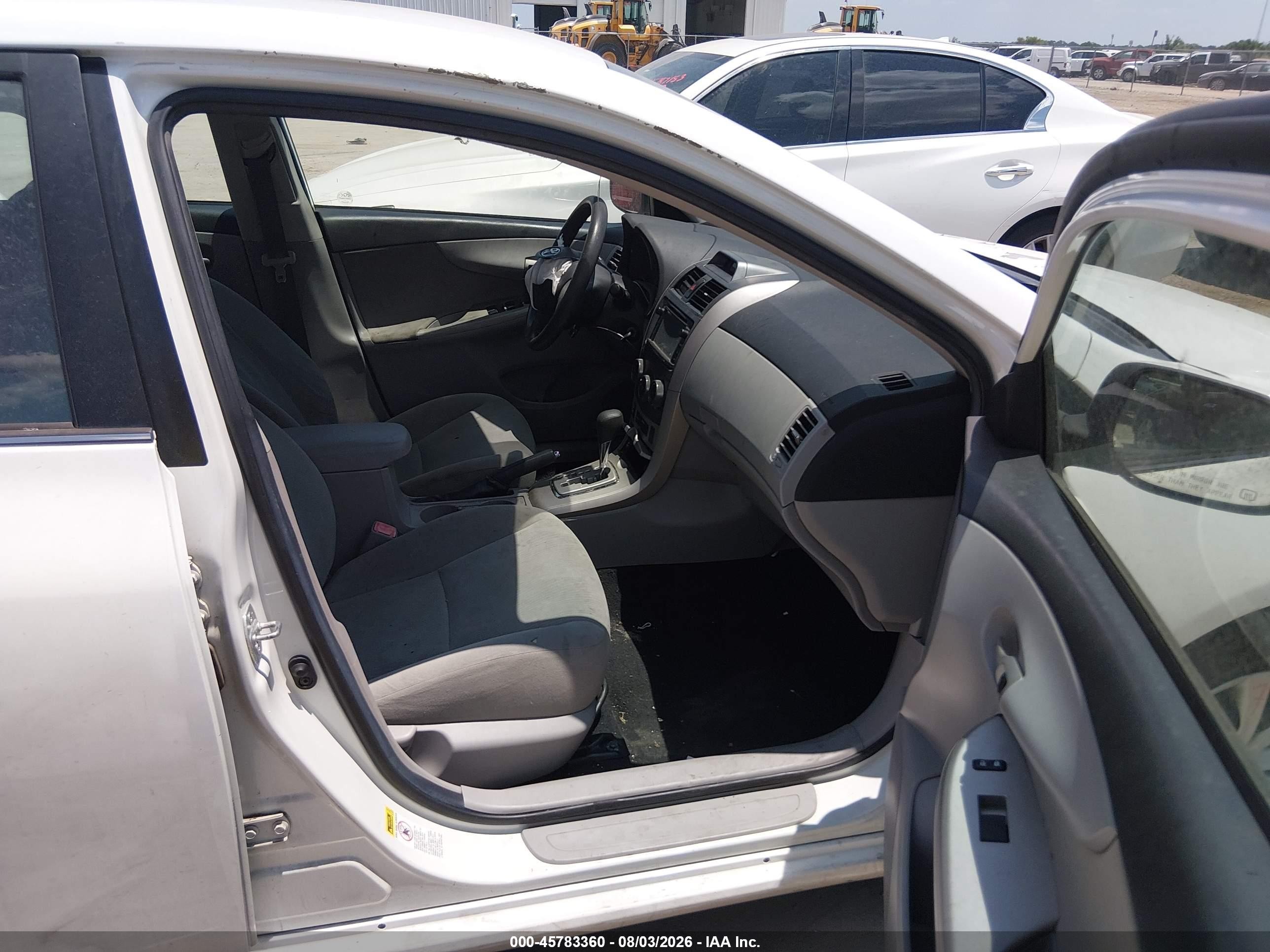 2013 Toyota Corolla Le White vin: 5YFBU4EE8DP096741