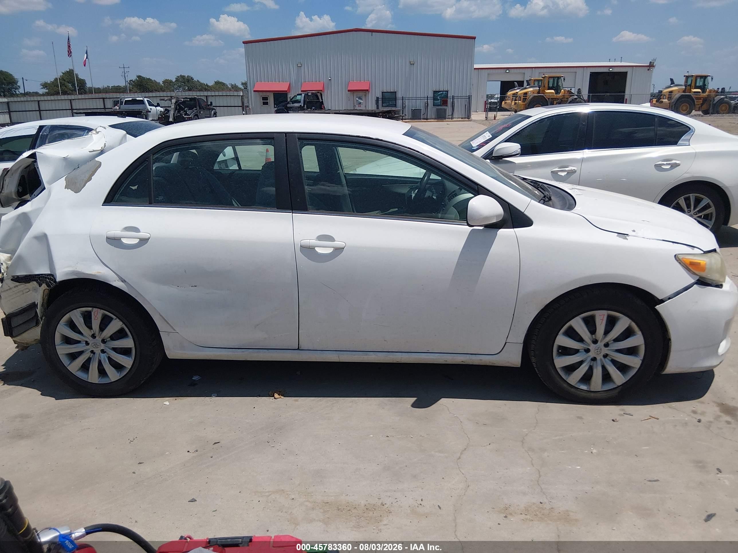 2013 Toyota Corolla Le White vin: 5YFBU4EE8DP096741