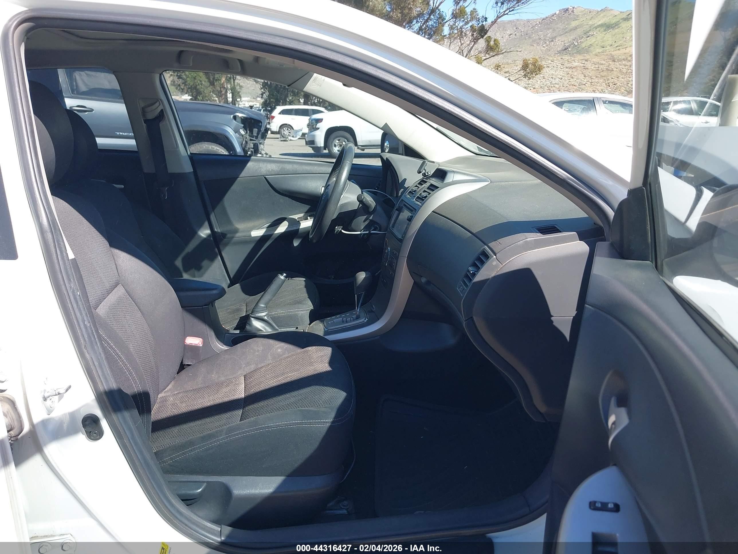 2013 Toyota Corolla S White vin: 5YFBU4EE8DP110900