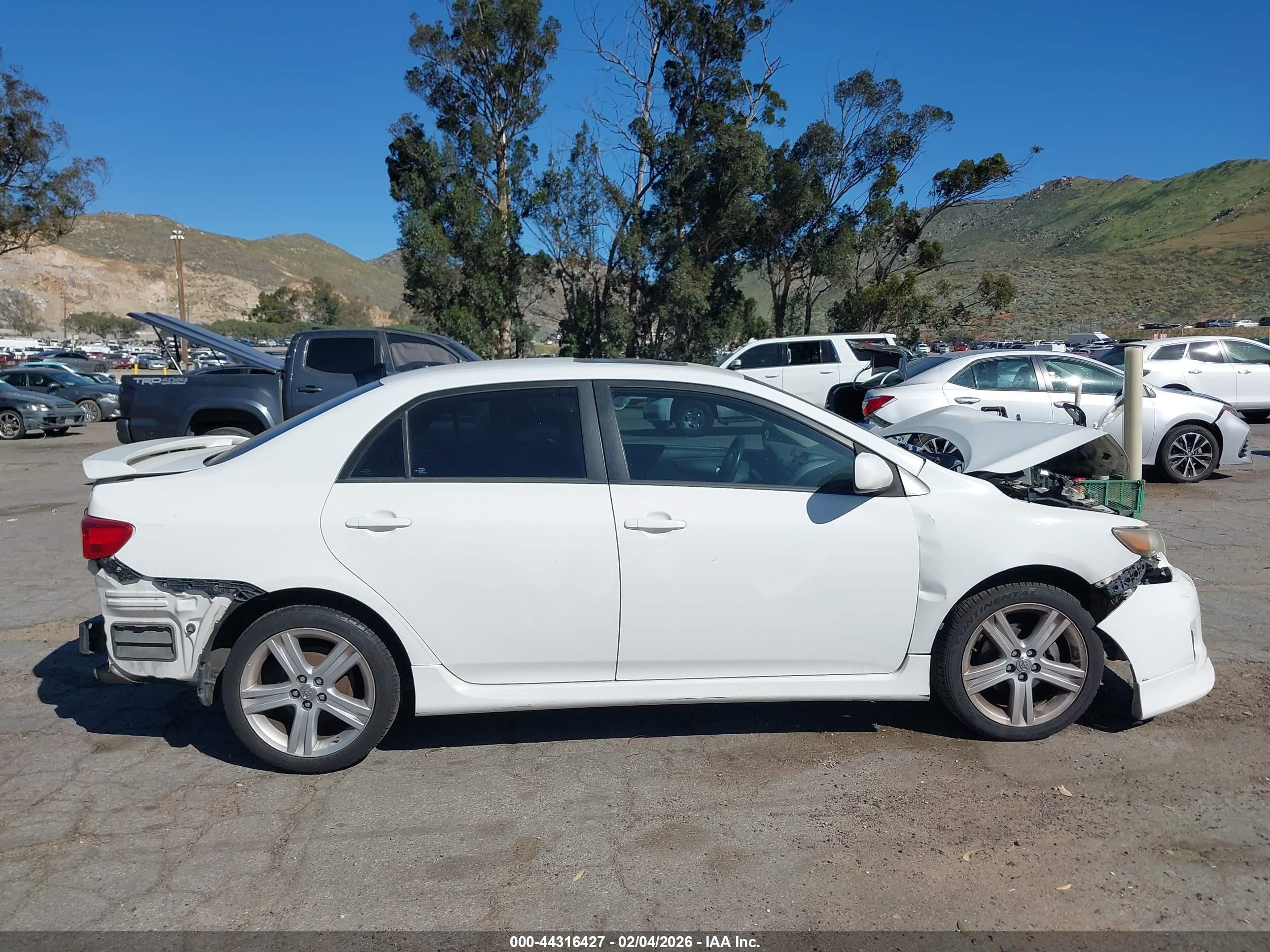 2013 Toyota Corolla S White vin: 5YFBU4EE8DP110900