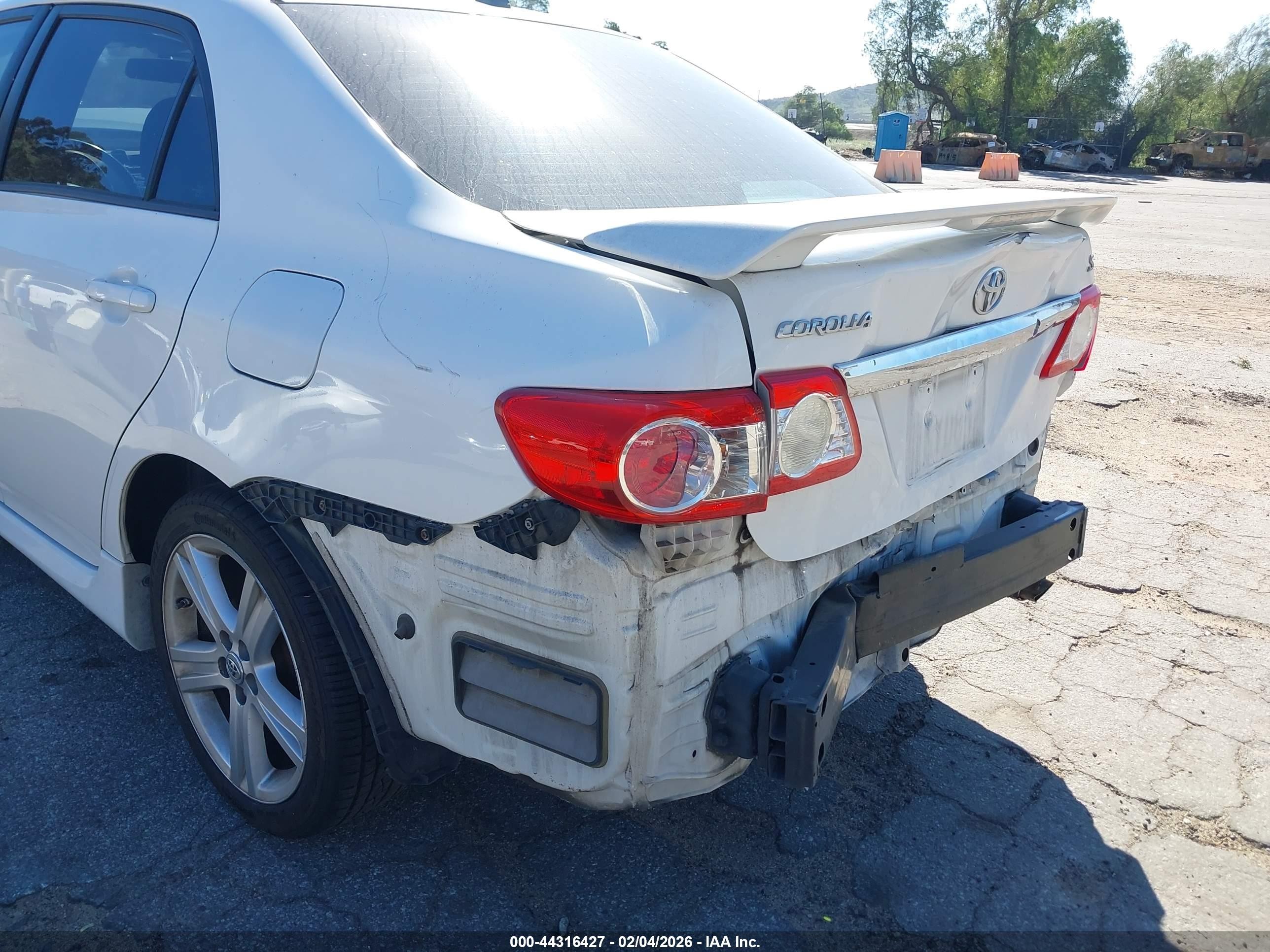 2013 Toyota Corolla S White vin: 5YFBU4EE8DP110900