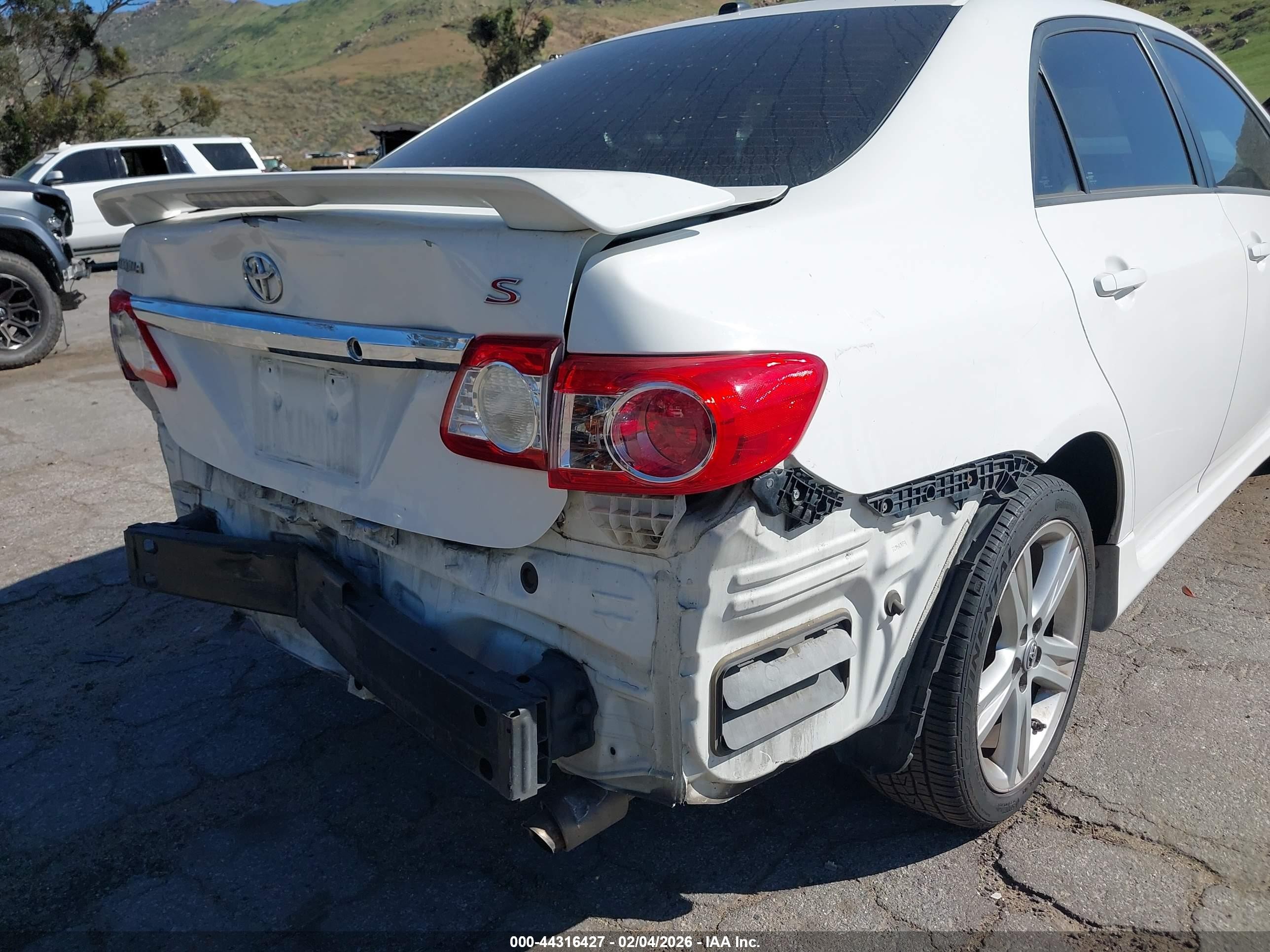 2013 Toyota Corolla S White vin: 5YFBU4EE8DP110900