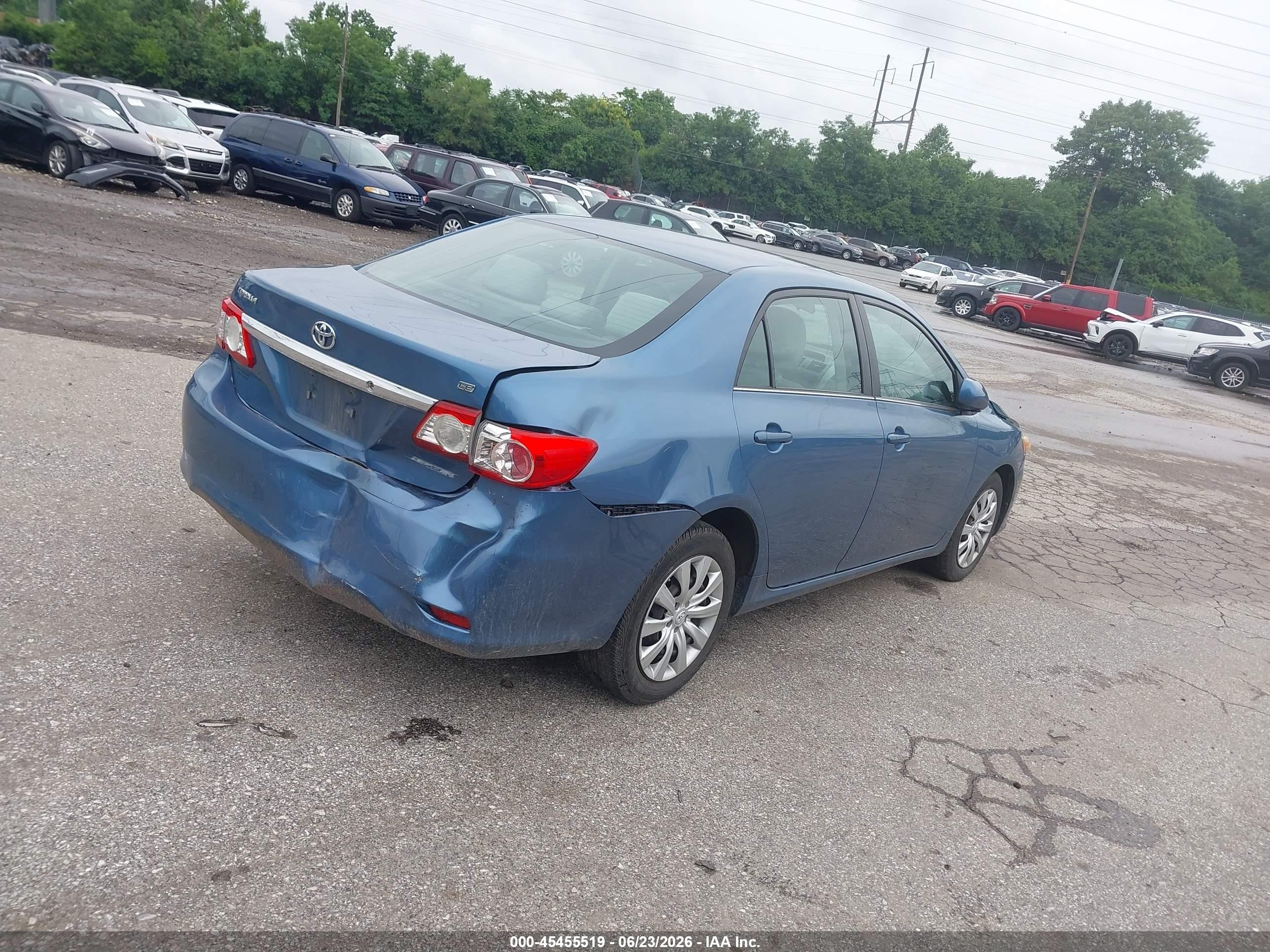 2013 Toyota Corolla Le Blue vin: 5YFBU4EE8DP118303