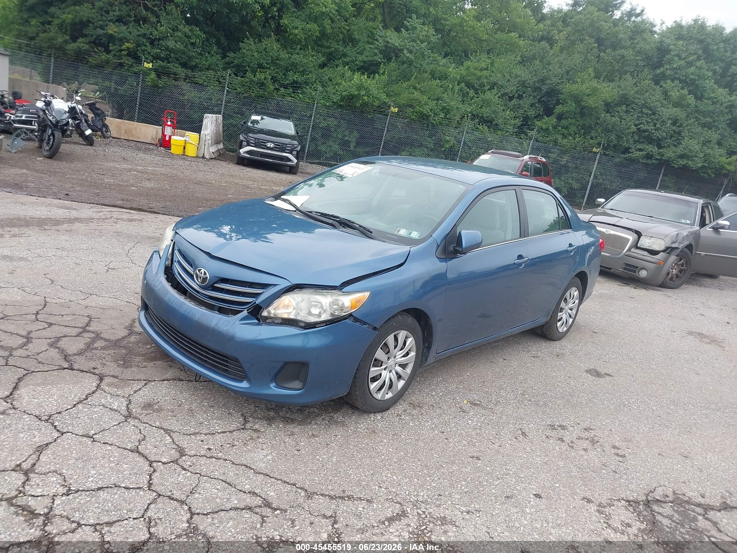 2013 Toyota Corolla Le Blue vin: 5YFBU4EE8DP118303