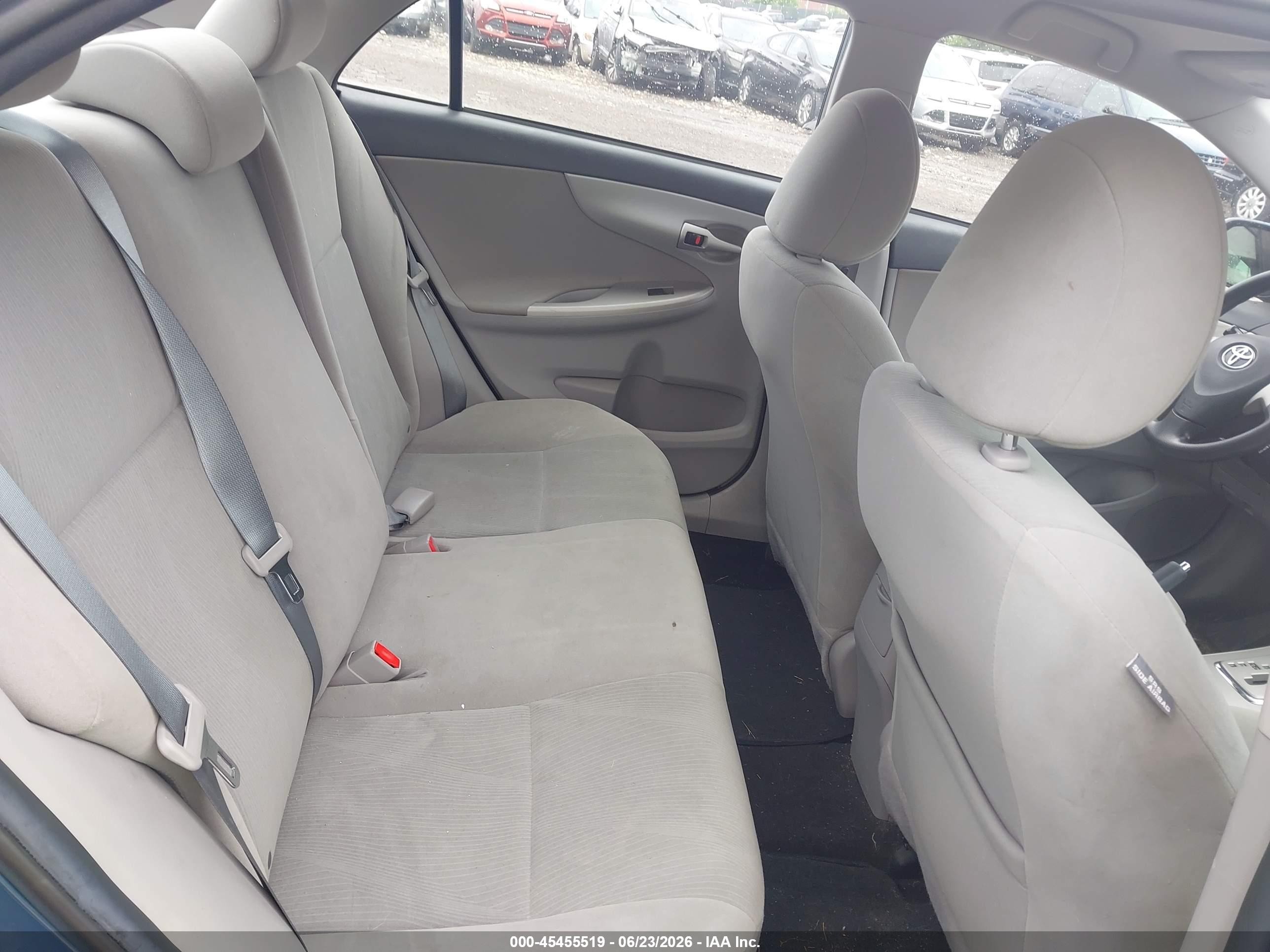 2013 Toyota Corolla Le Blue vin: 5YFBU4EE8DP118303