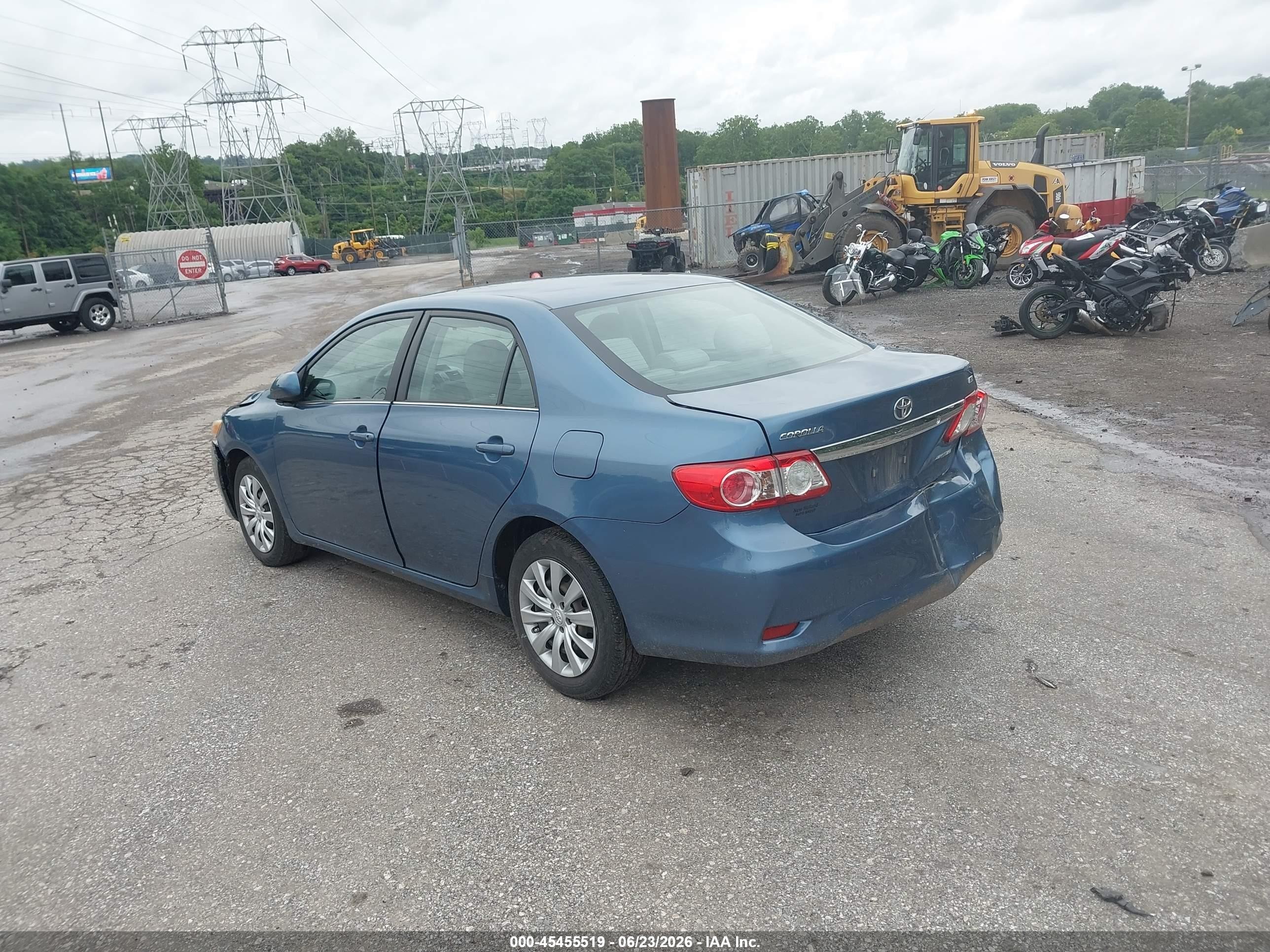 2013 Toyota Corolla Le Blue vin: 5YFBU4EE8DP118303