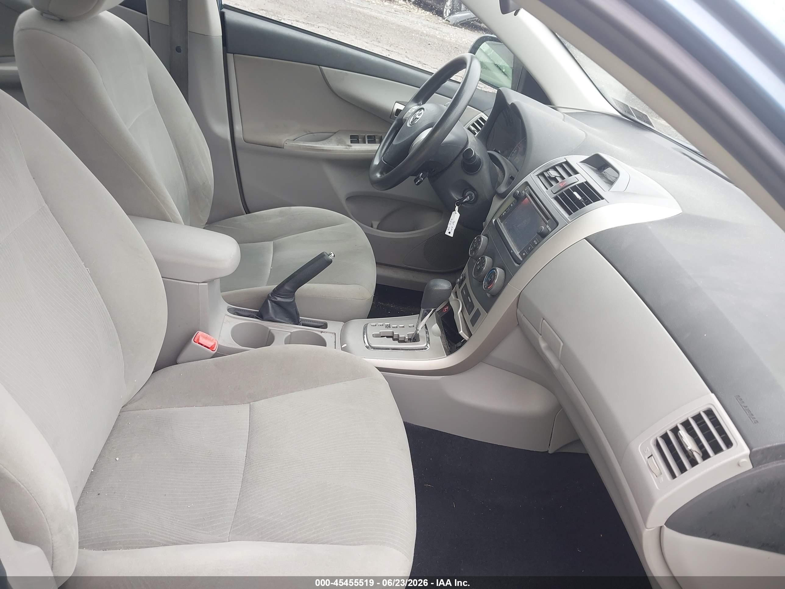2013 Toyota Corolla Le Blue vin: 5YFBU4EE8DP118303