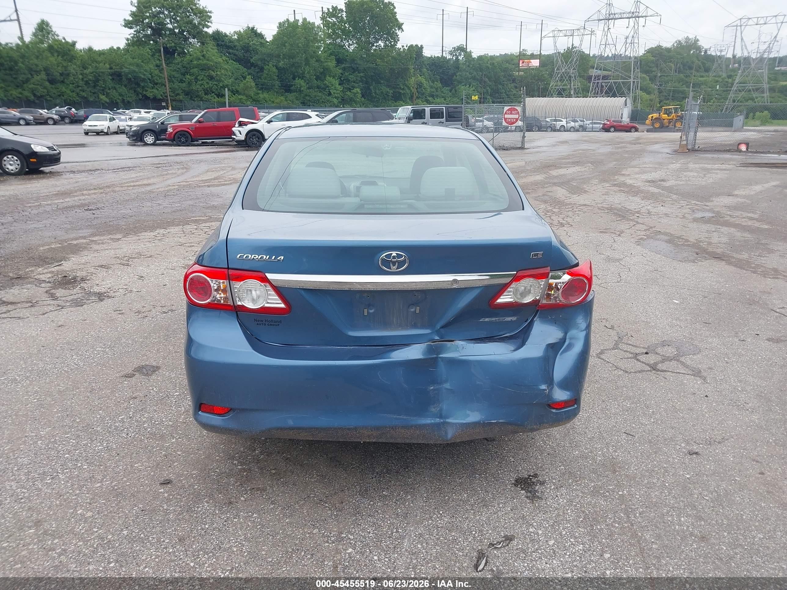 2013 Toyota Corolla Le Blue vin: 5YFBU4EE8DP118303