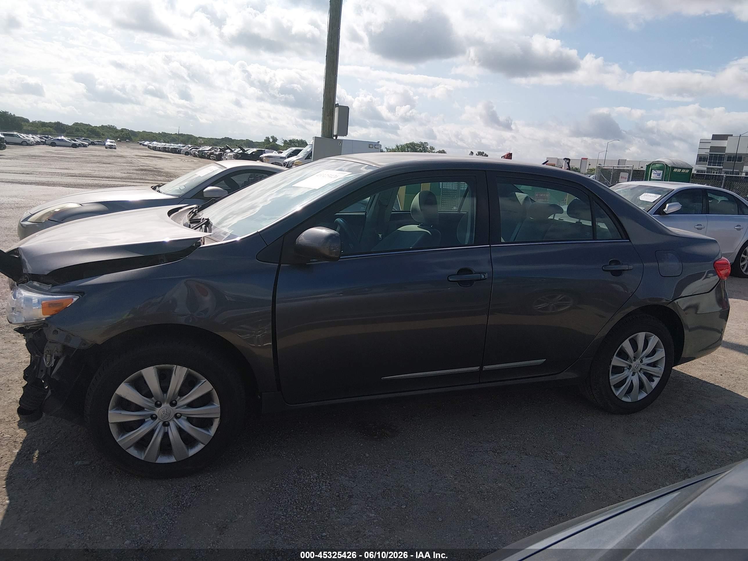 2013 Toyota Corolla Le Gray vin: 5YFBU4EE8DP125381
