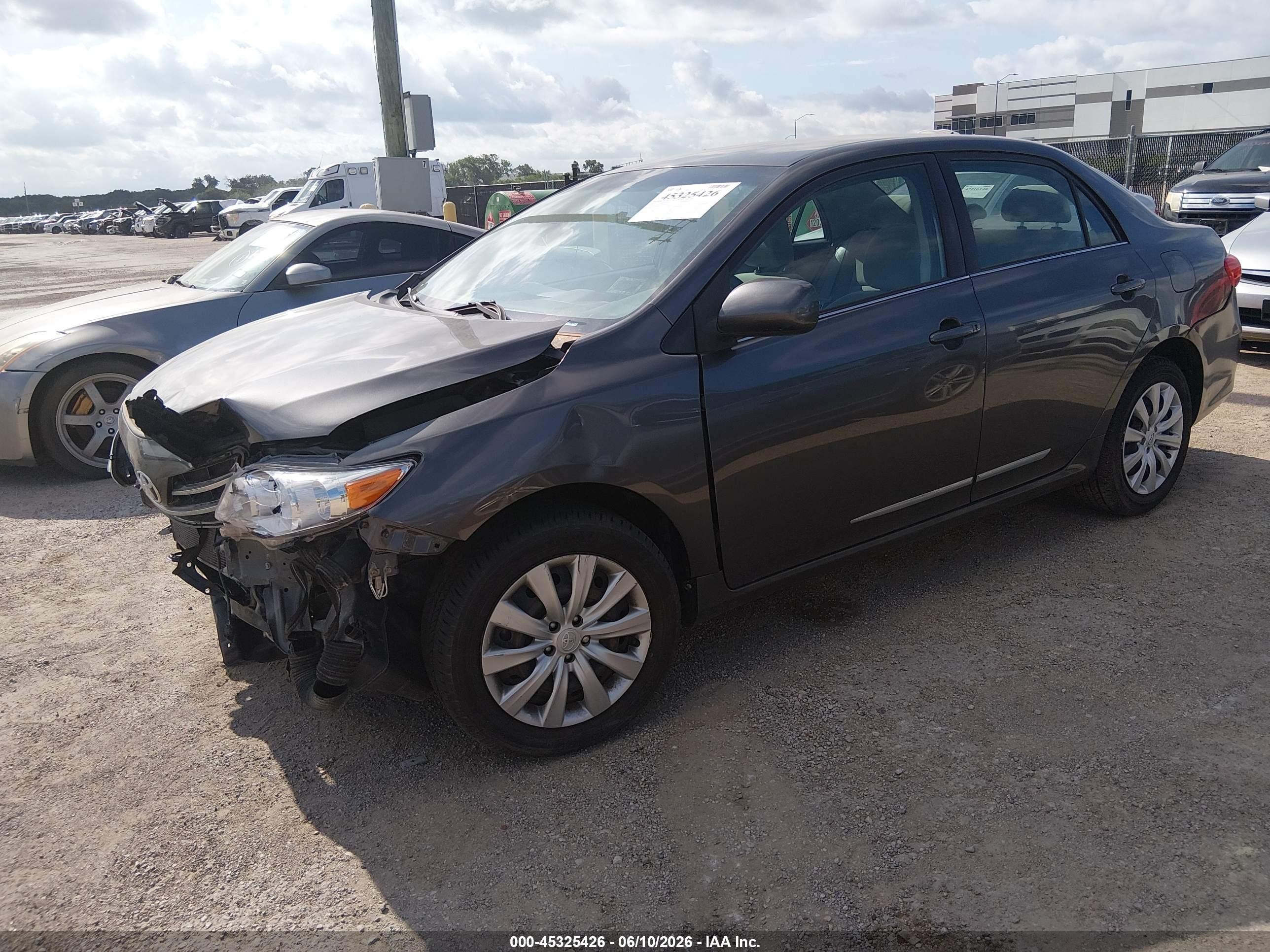 2013 Toyota Corolla Le Gray vin: 5YFBU4EE8DP125381