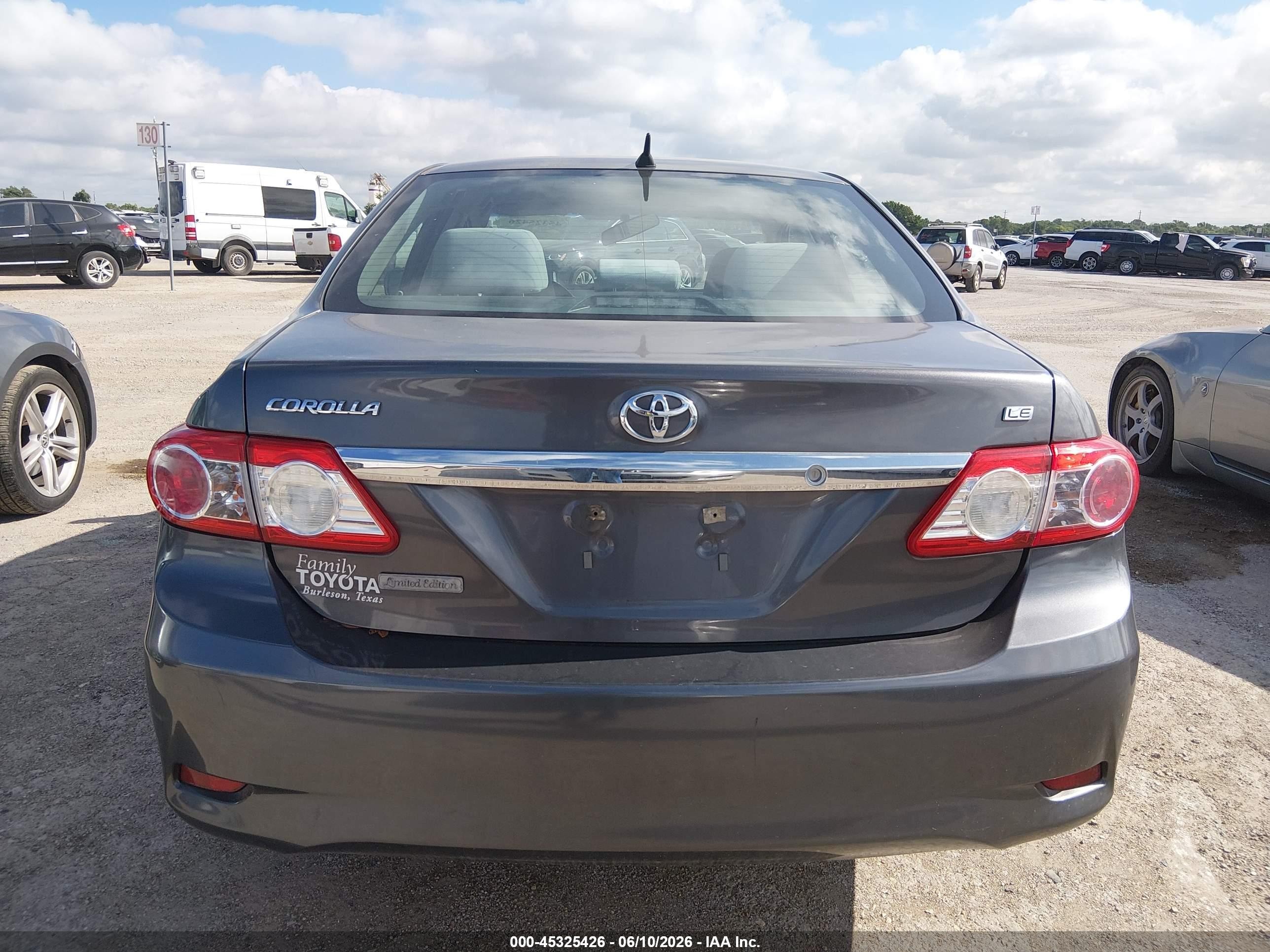 2013 Toyota Corolla Le Gray vin: 5YFBU4EE8DP125381