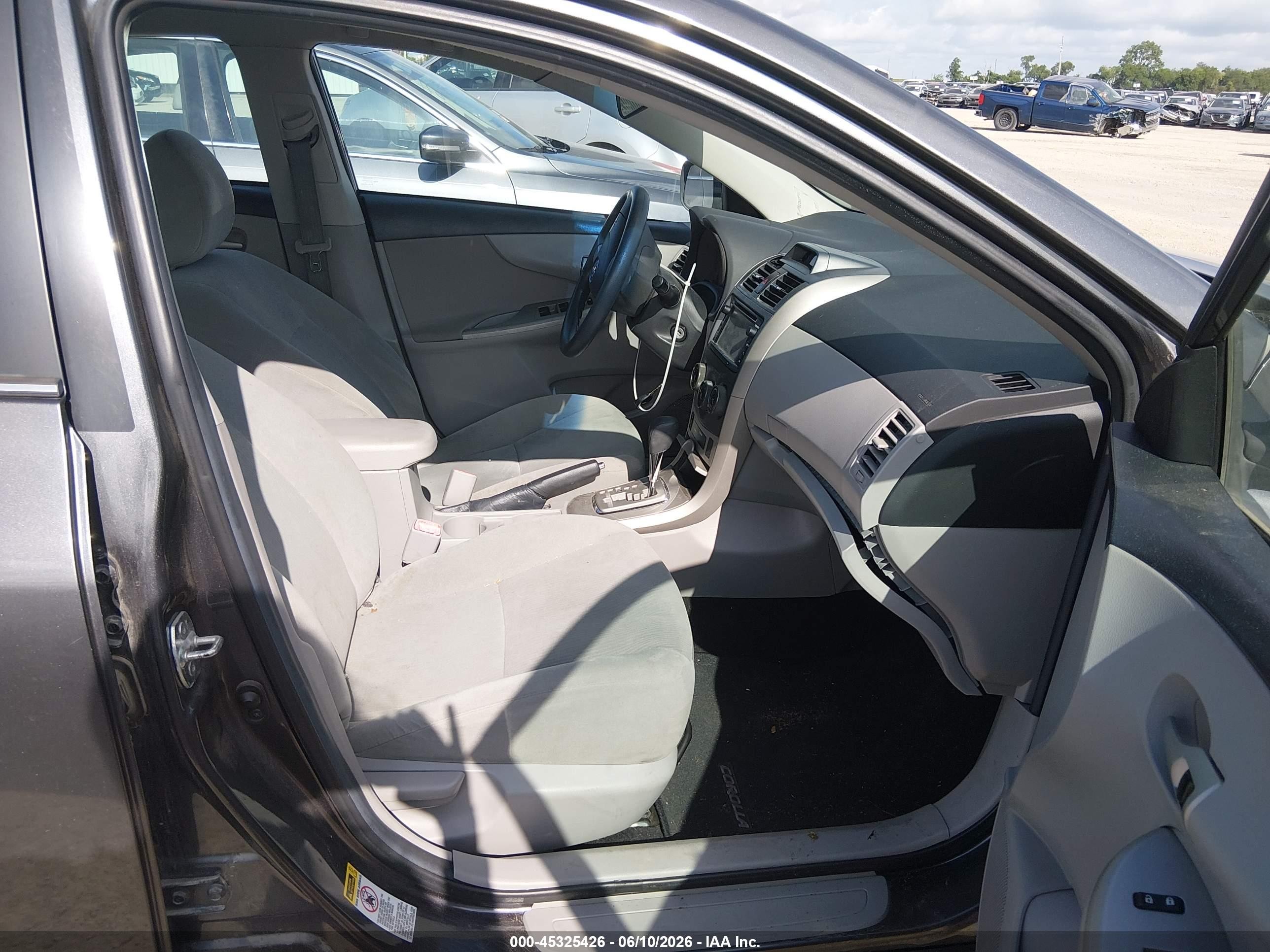 2013 Toyota Corolla Le Gray vin: 5YFBU4EE8DP125381
