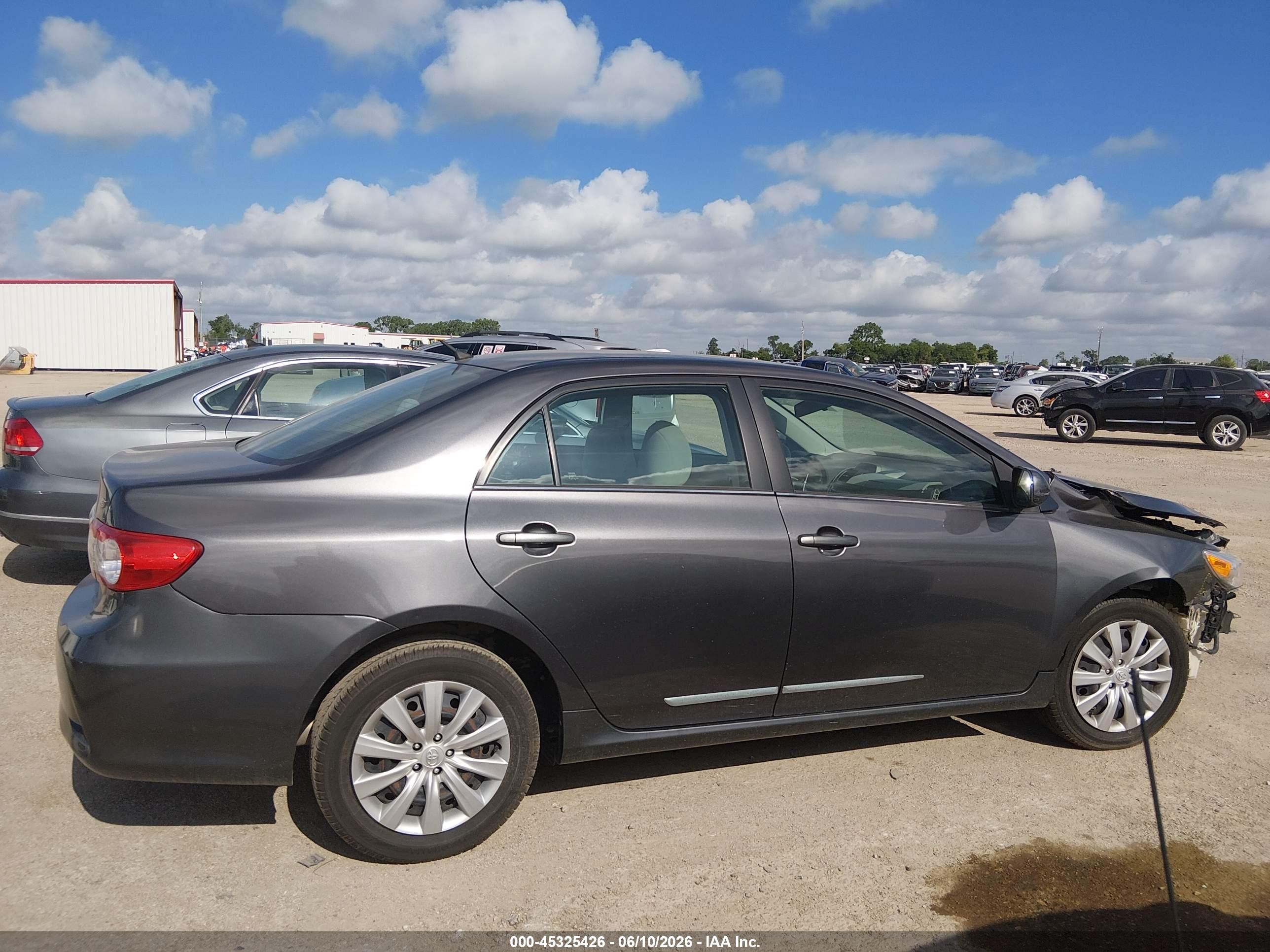 2013 Toyota Corolla Le Gray vin: 5YFBU4EE8DP125381