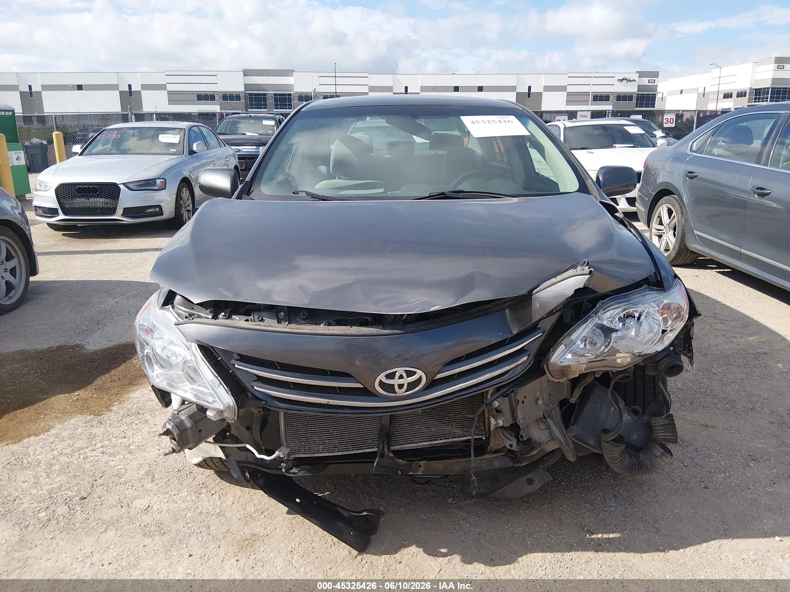 2013 Toyota Corolla Le Gray vin: 5YFBU4EE8DP125381