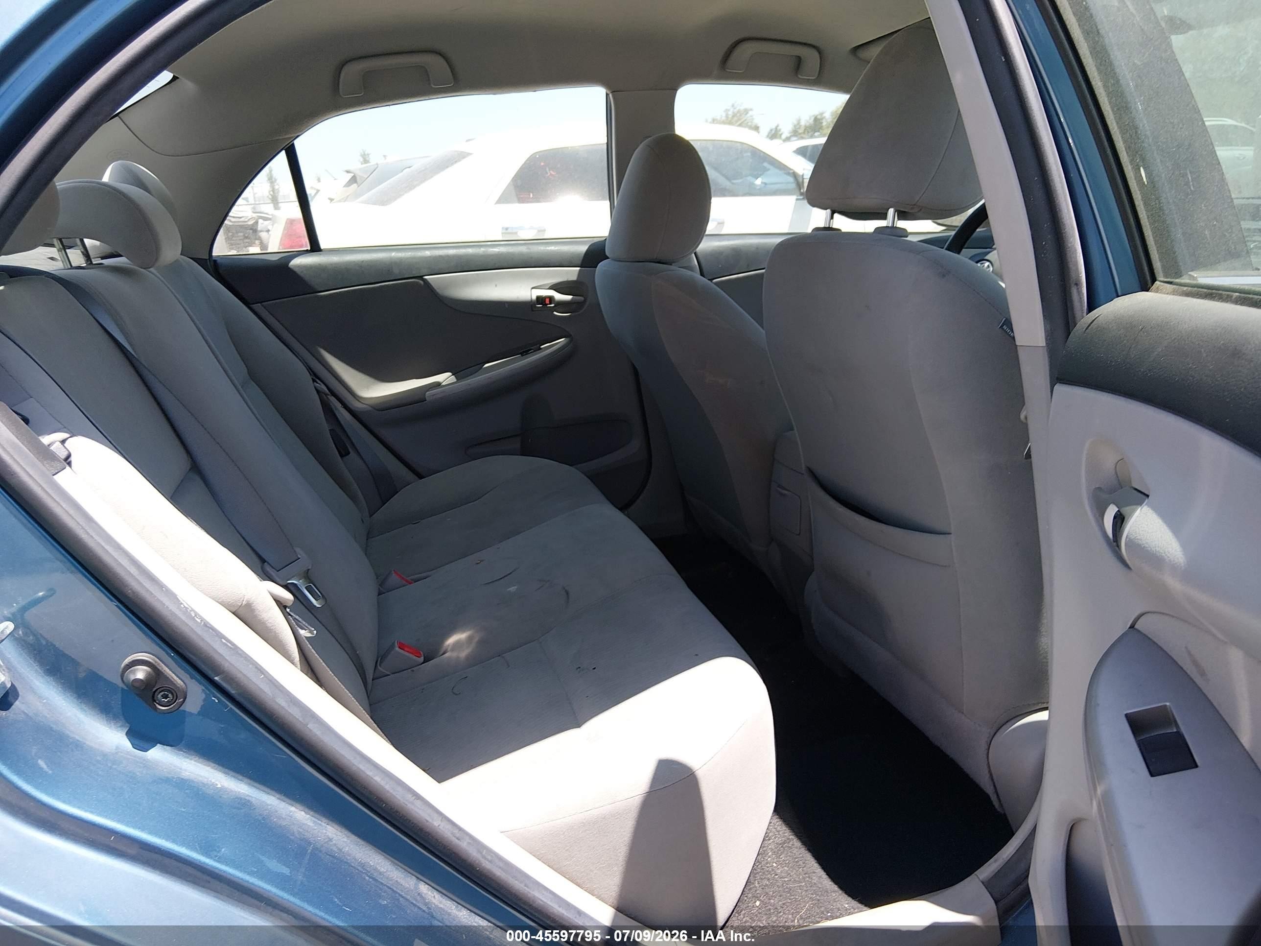 2013 Toyota Corolla Le Blue vin: 5YFBU4EE8DP128541
