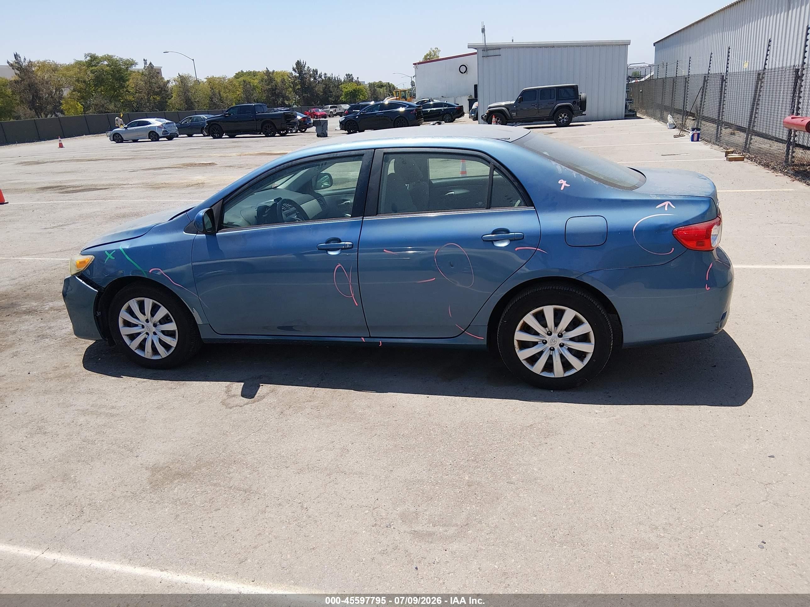 2013 Toyota Corolla Le Blue vin: 5YFBU4EE8DP128541