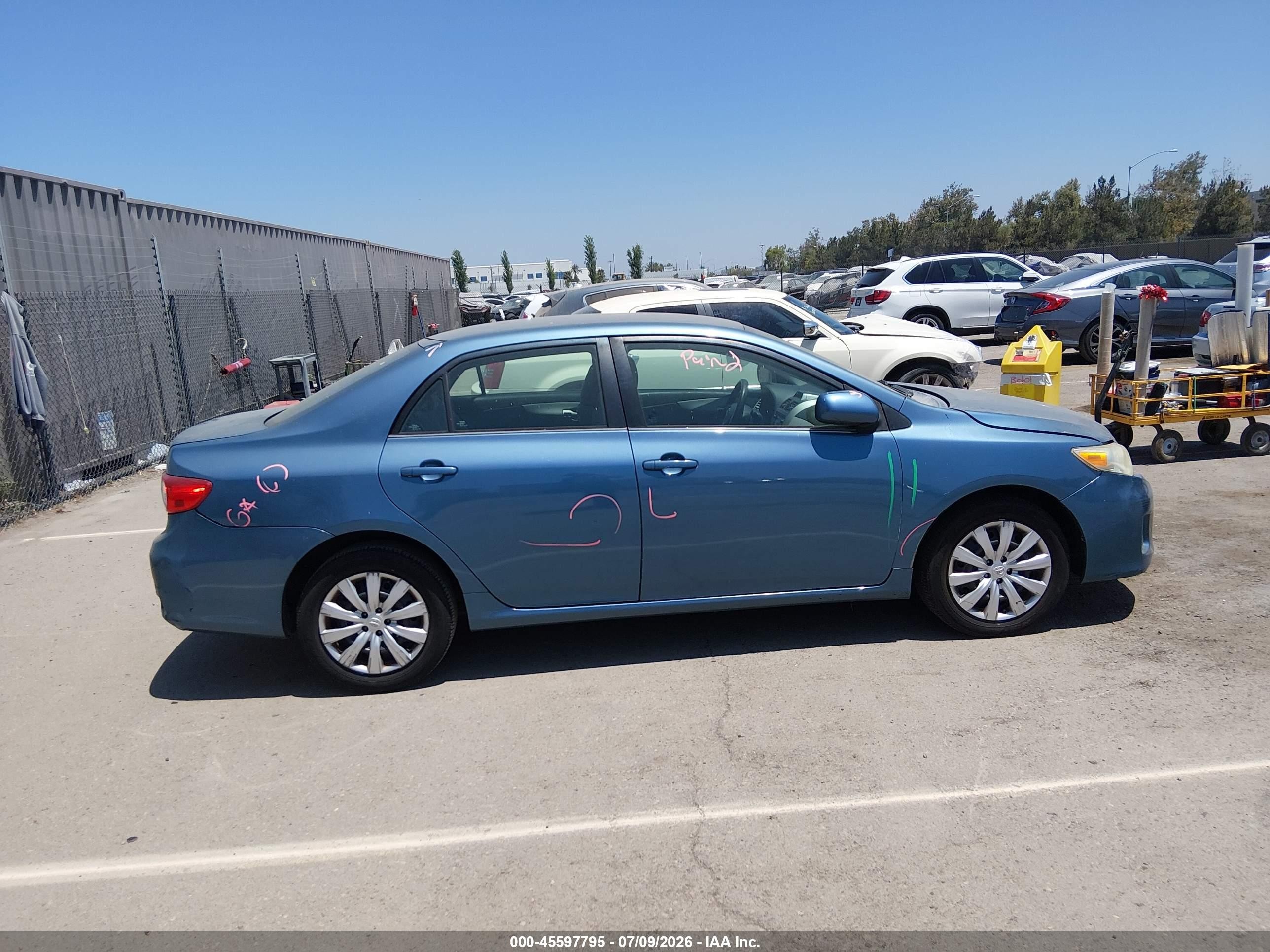 2013 Toyota Corolla Le Blue vin: 5YFBU4EE8DP128541