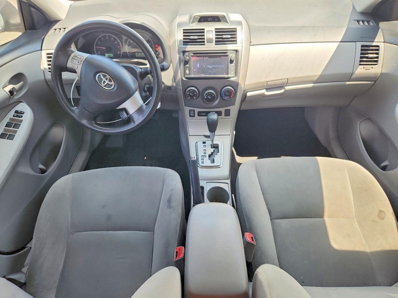 2013 Toyota Corolla Le Silver vin: 5YFBU4EE8DP141533