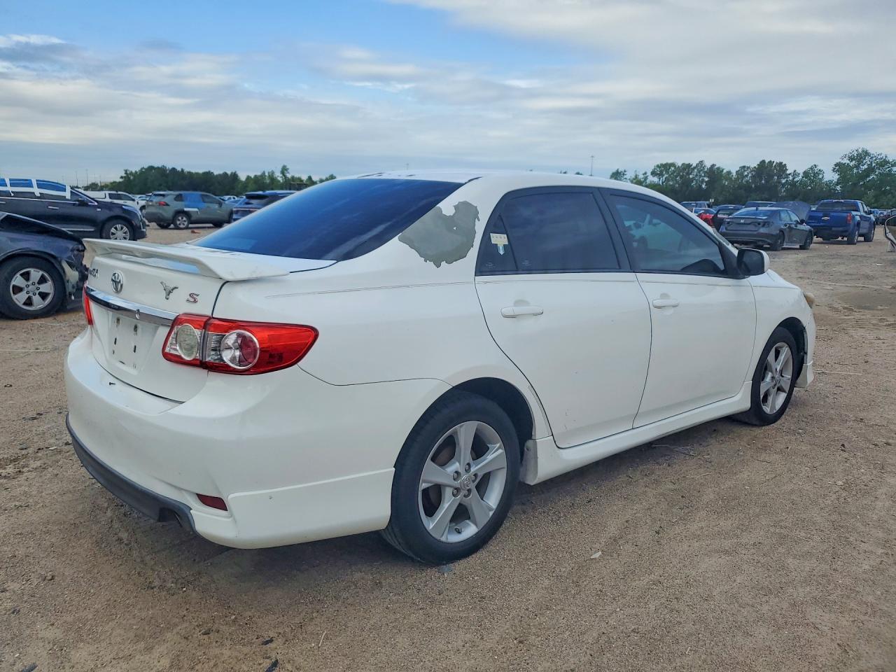 2013 Toyota Corolla S Белый vin: 5YFBU4EE8DP154248