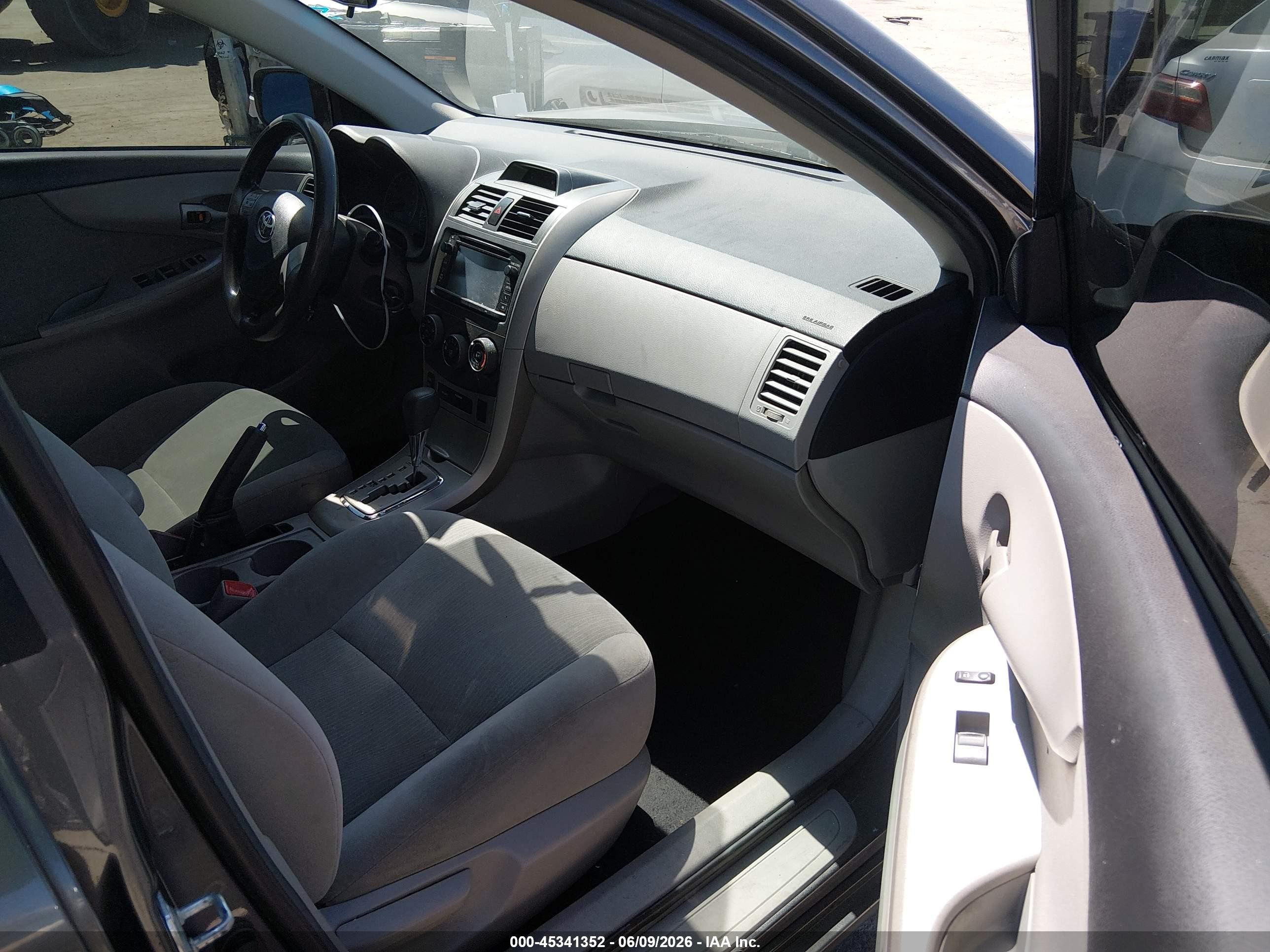 2013 Toyota Corolla Le Серый vin: 5YFBU4EE8DP158106