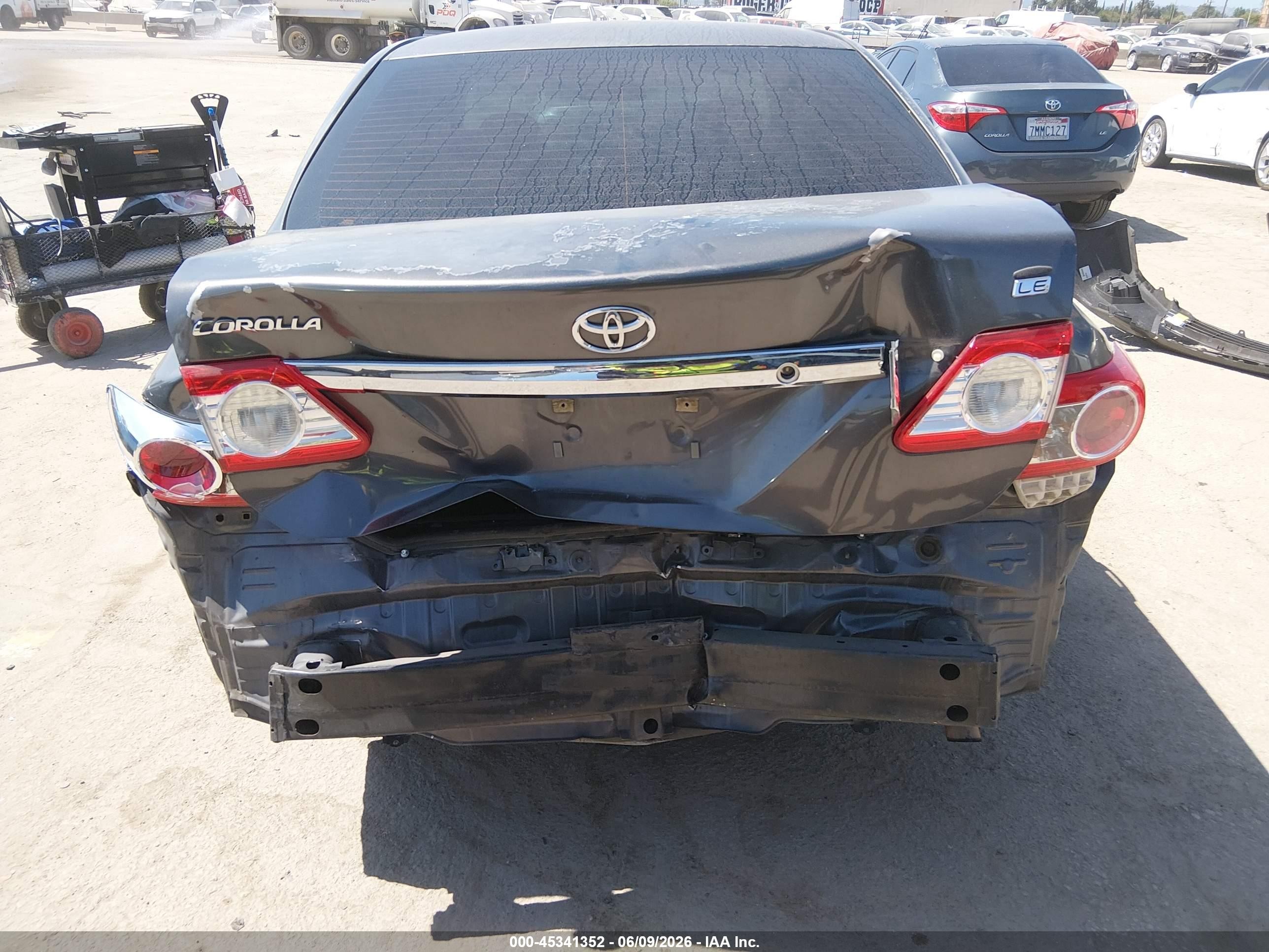 2013 Toyota Corolla Le Серый vin: 5YFBU4EE8DP158106