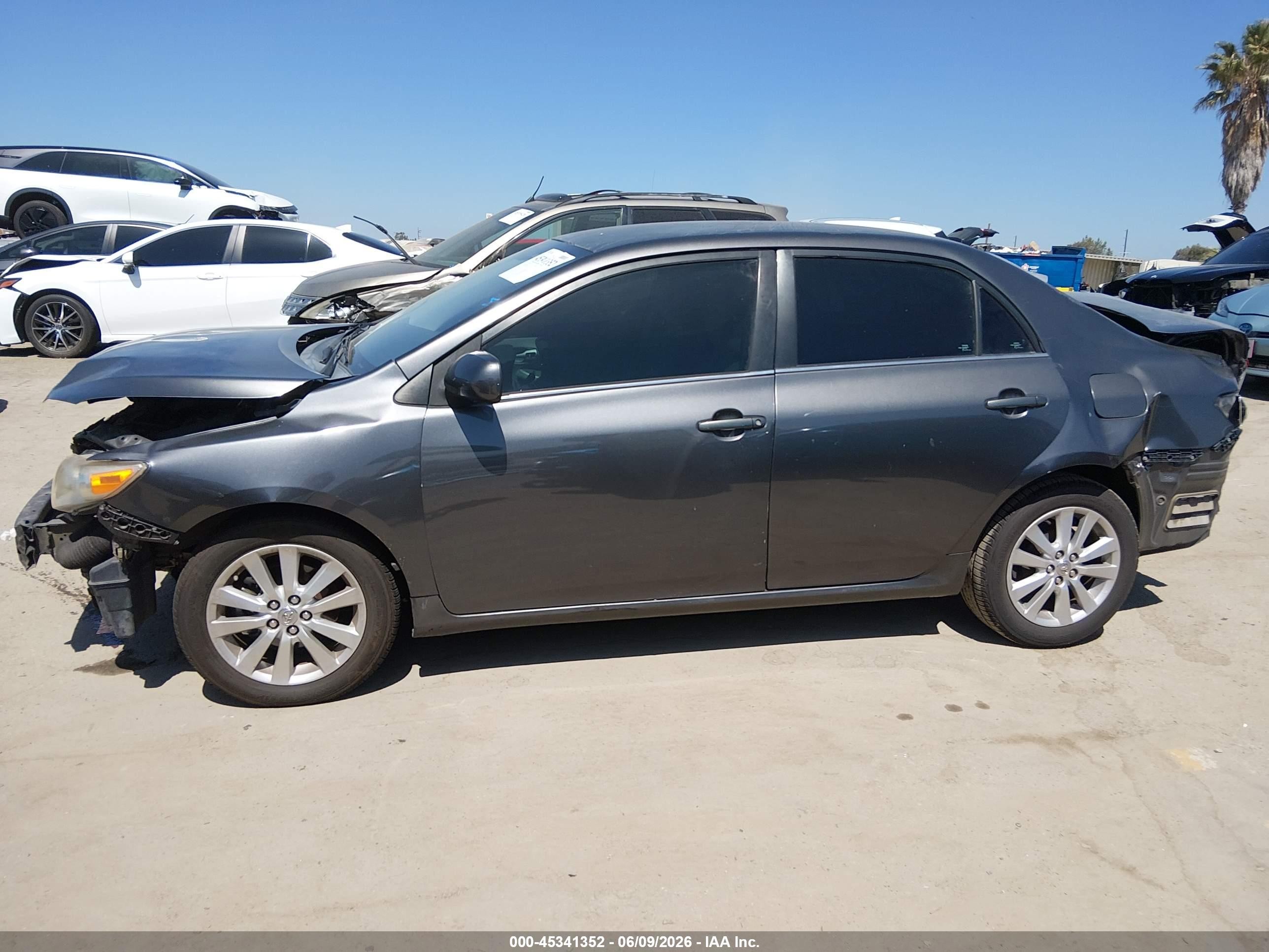 2013 Toyota Corolla Le Серый vin: 5YFBU4EE8DP158106