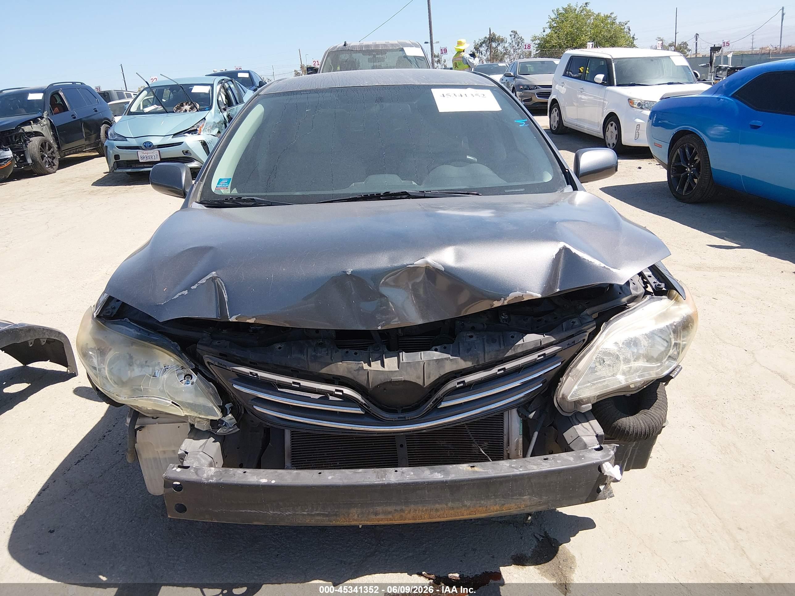 2013 Toyota Corolla Le Серый vin: 5YFBU4EE8DP158106