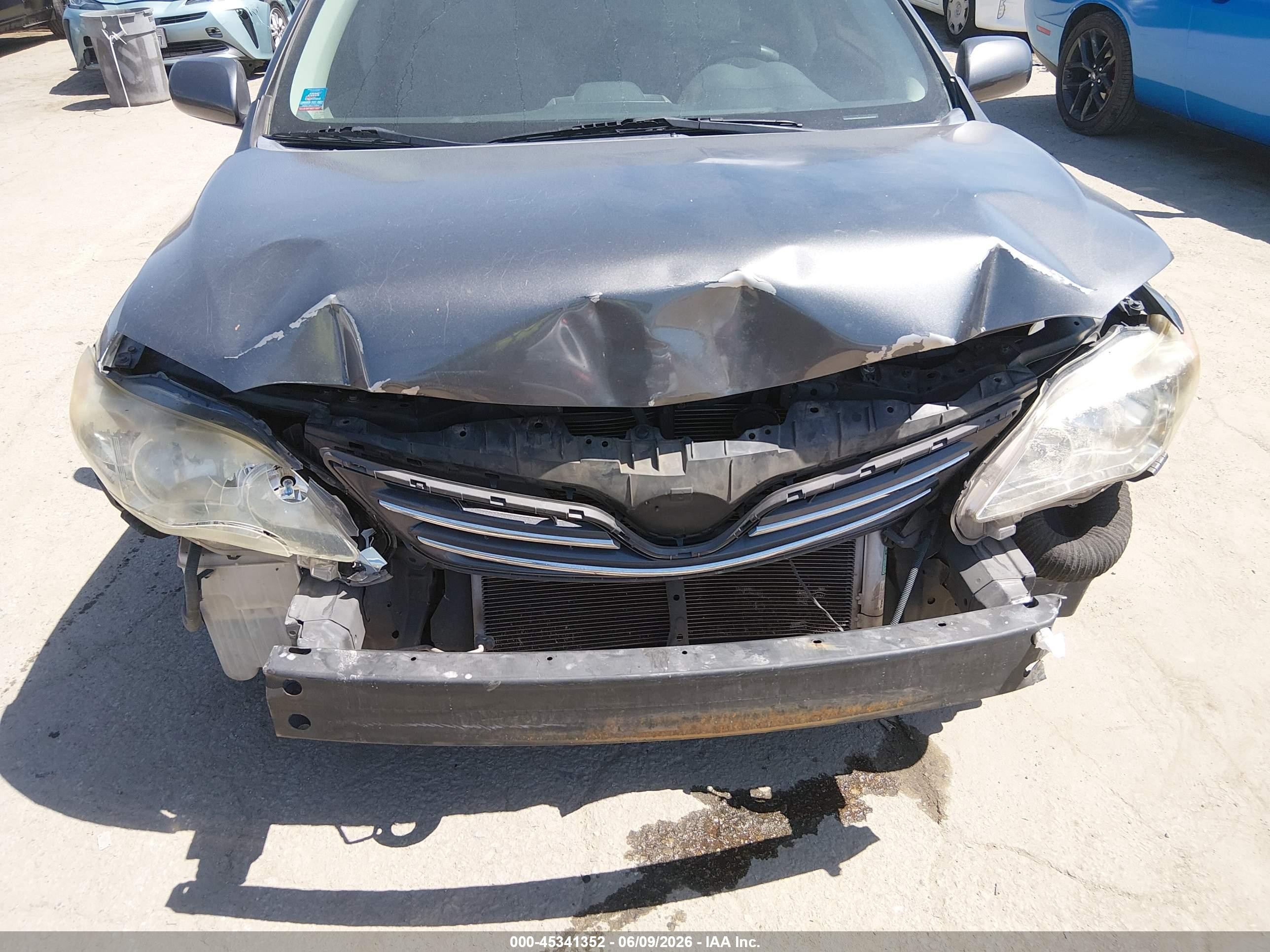 2013 Toyota Corolla Le Серый vin: 5YFBU4EE8DP158106