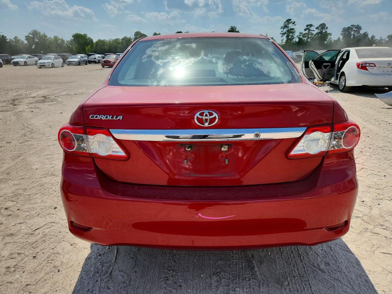2013 Toyota Corolla Red vin: 5YFBU4EE8DP177108