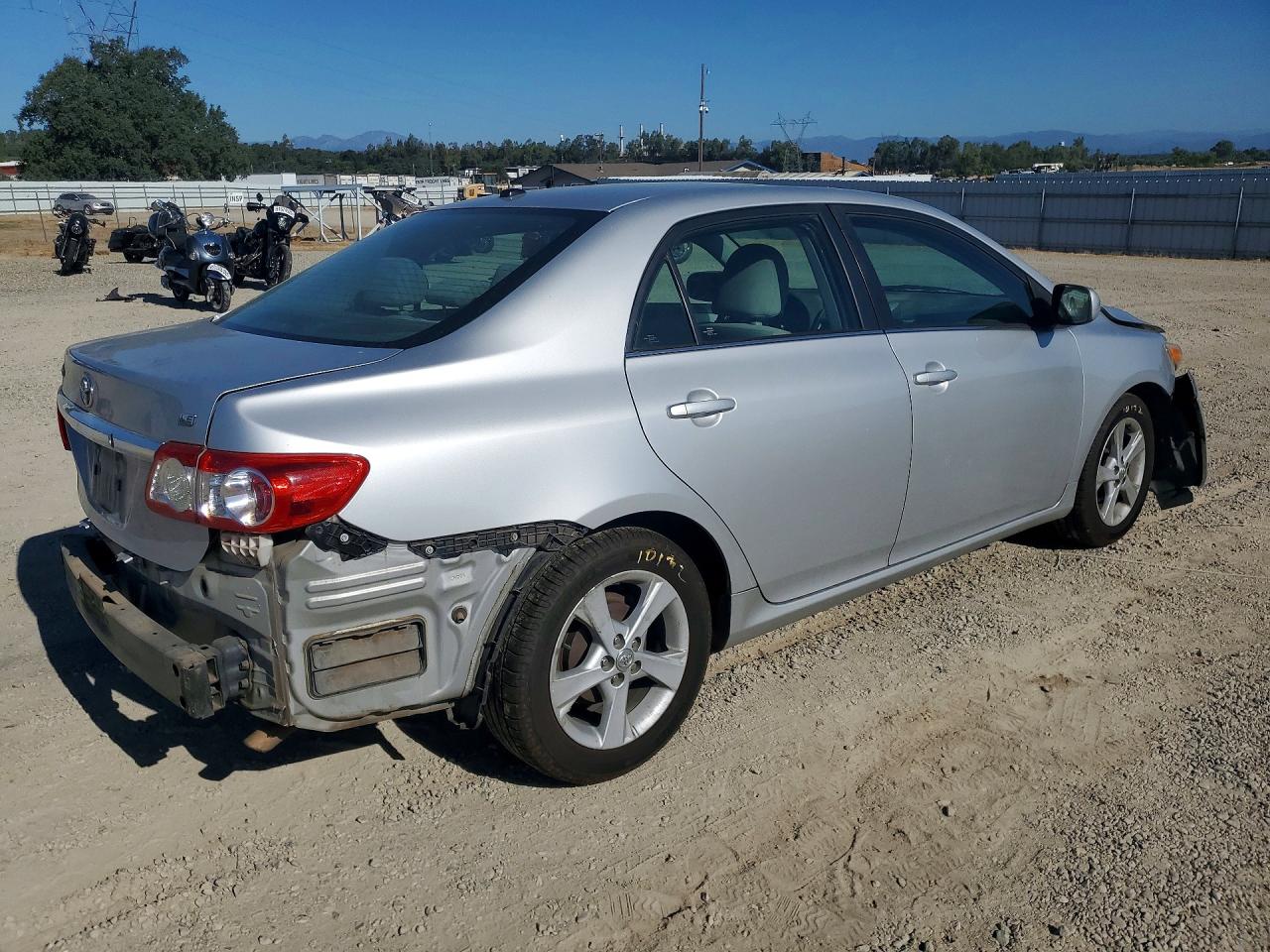 2013 Toyota Corolla Le Silver vin: 5YFBU4EE8DP182440