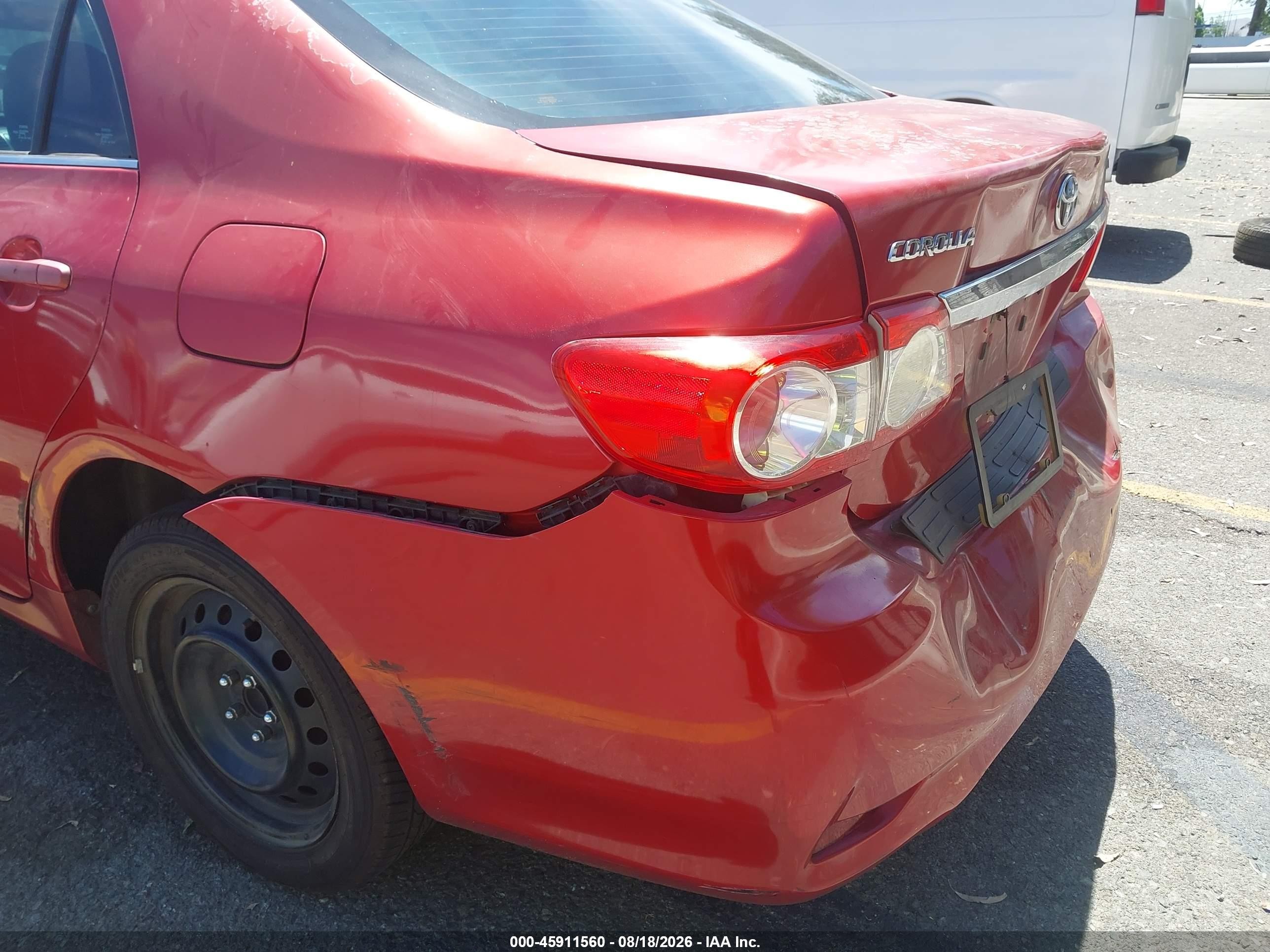 2013 Toyota Corolla Le Red vin: 5YFBU4EE8DP184592