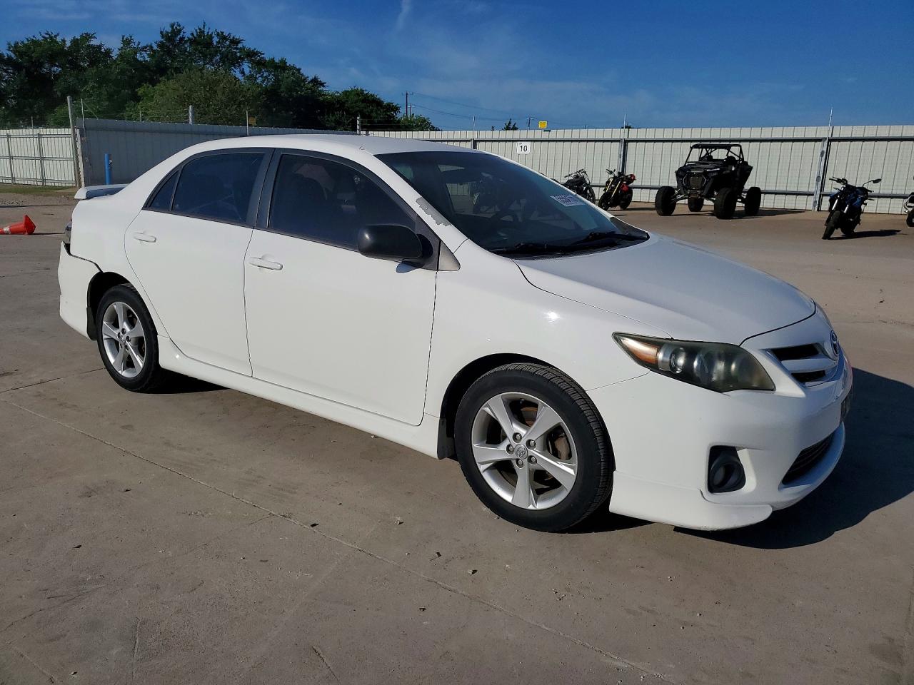 2013 Toyota Corolla S White vin: 5YFBU4EE8DP184687