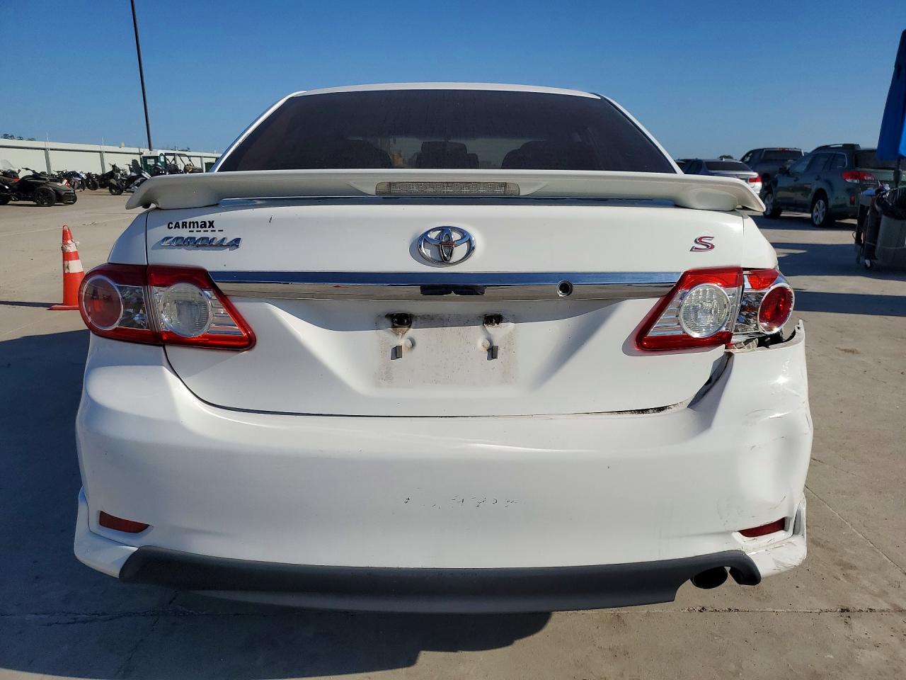 2013 Toyota Corolla S White vin: 5YFBU4EE8DP184687
