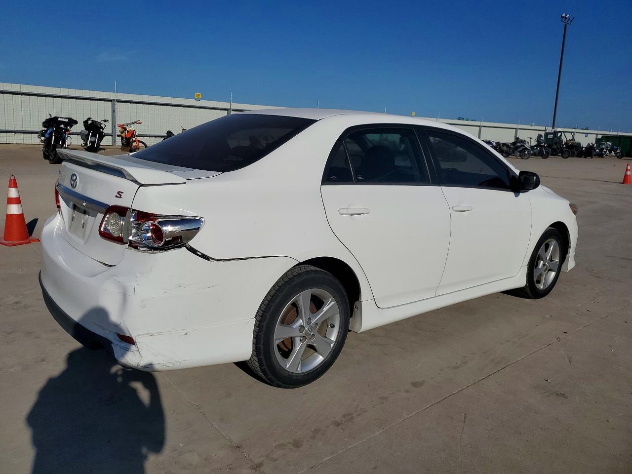 2013 Toyota Corolla S White vin: 5YFBU4EE8DP184687