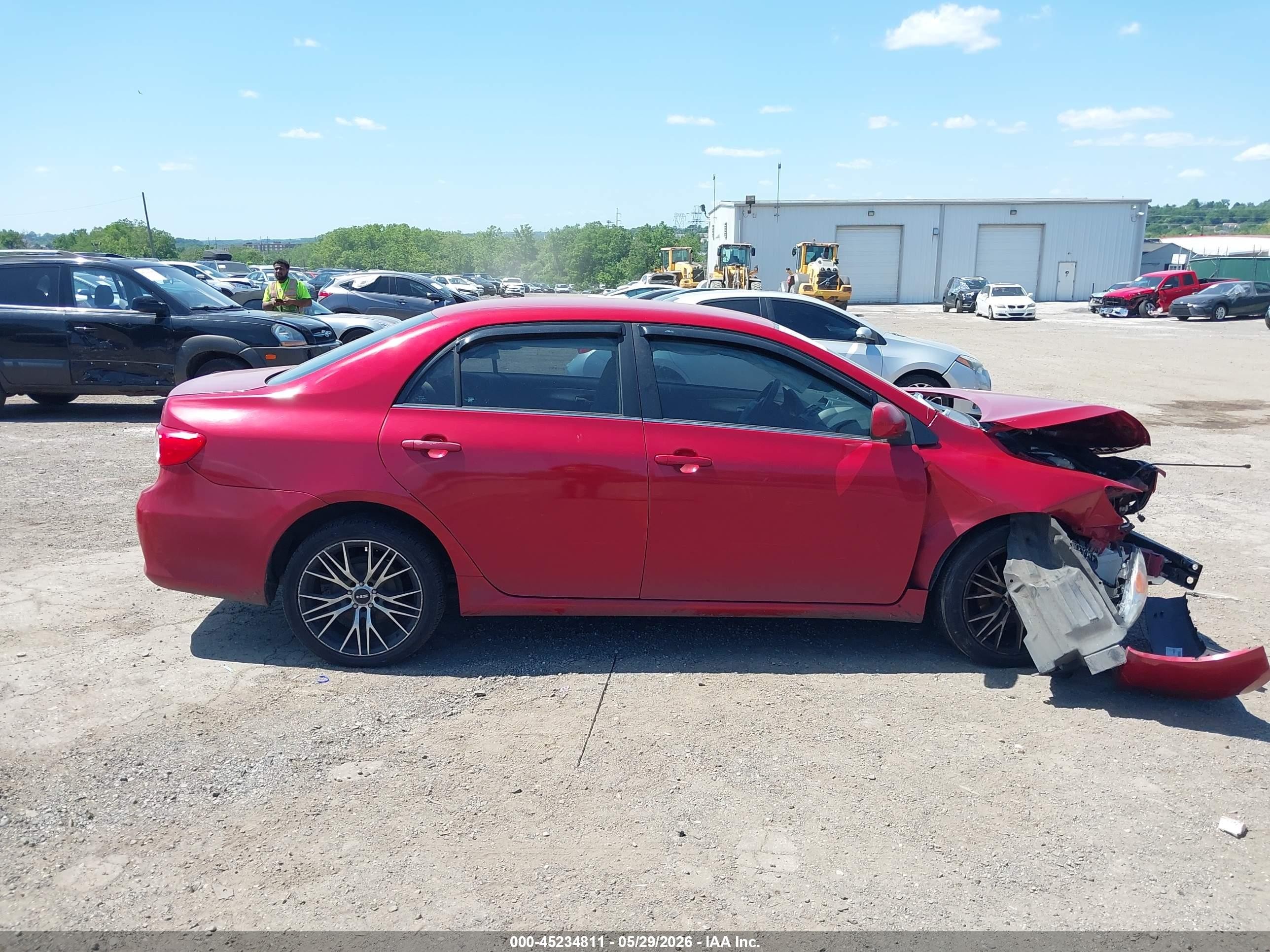 2013 Toyota Corolla Le Red vin: 5YFBU4EE8DP202847