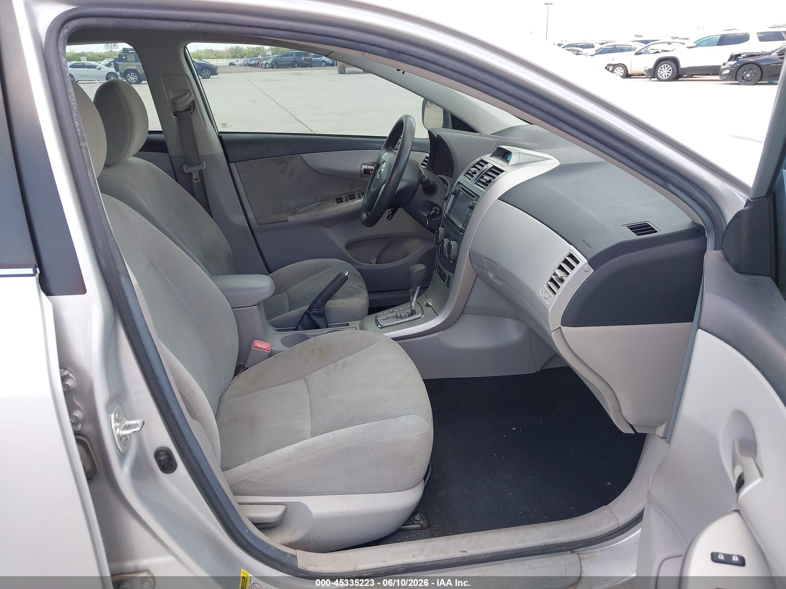 2013 Toyota Corolla Le Silver vin: 5YFBU4EE8DP220054