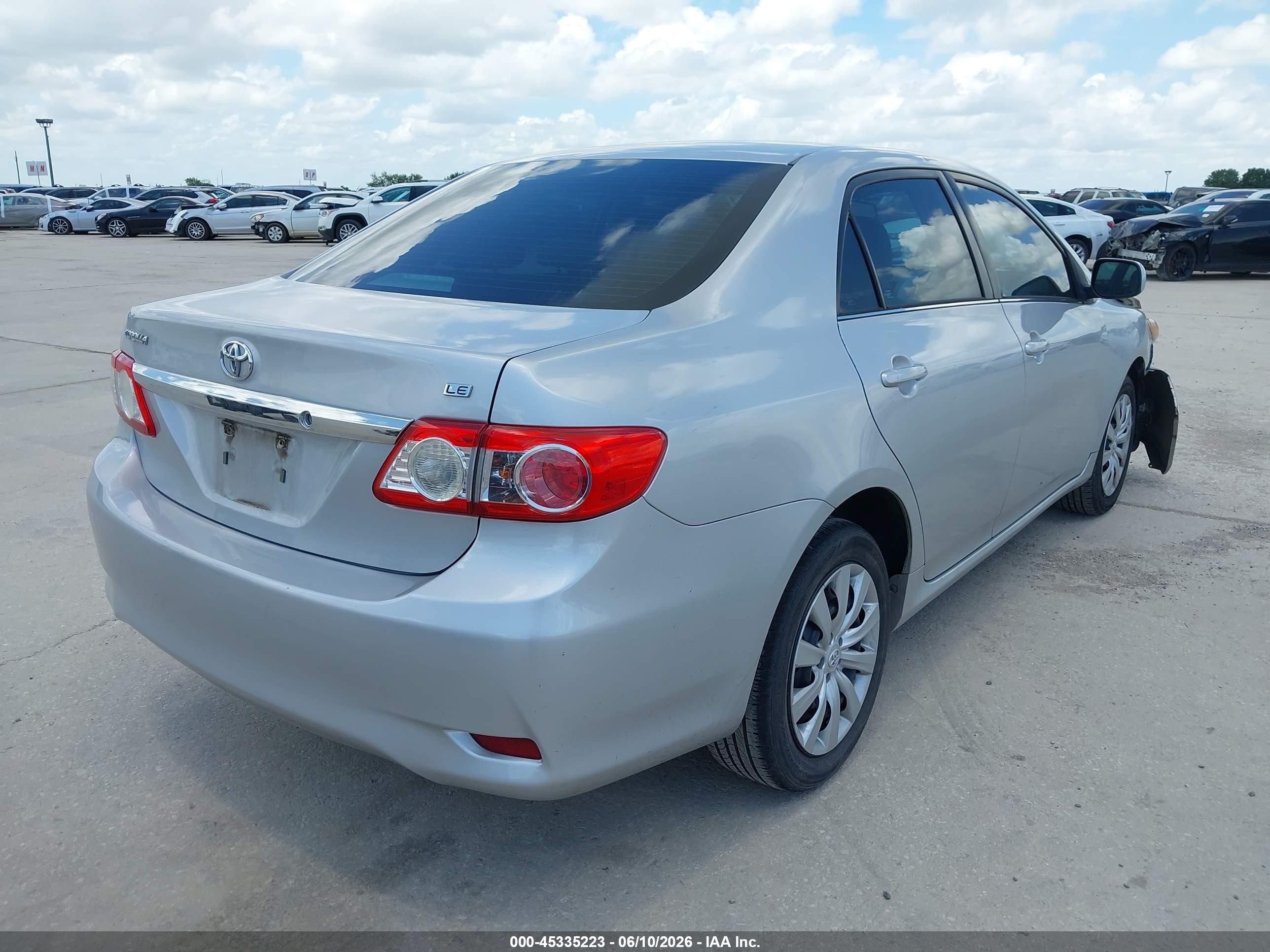 2013 Toyota Corolla Le Silver vin: 5YFBU4EE8DP220054