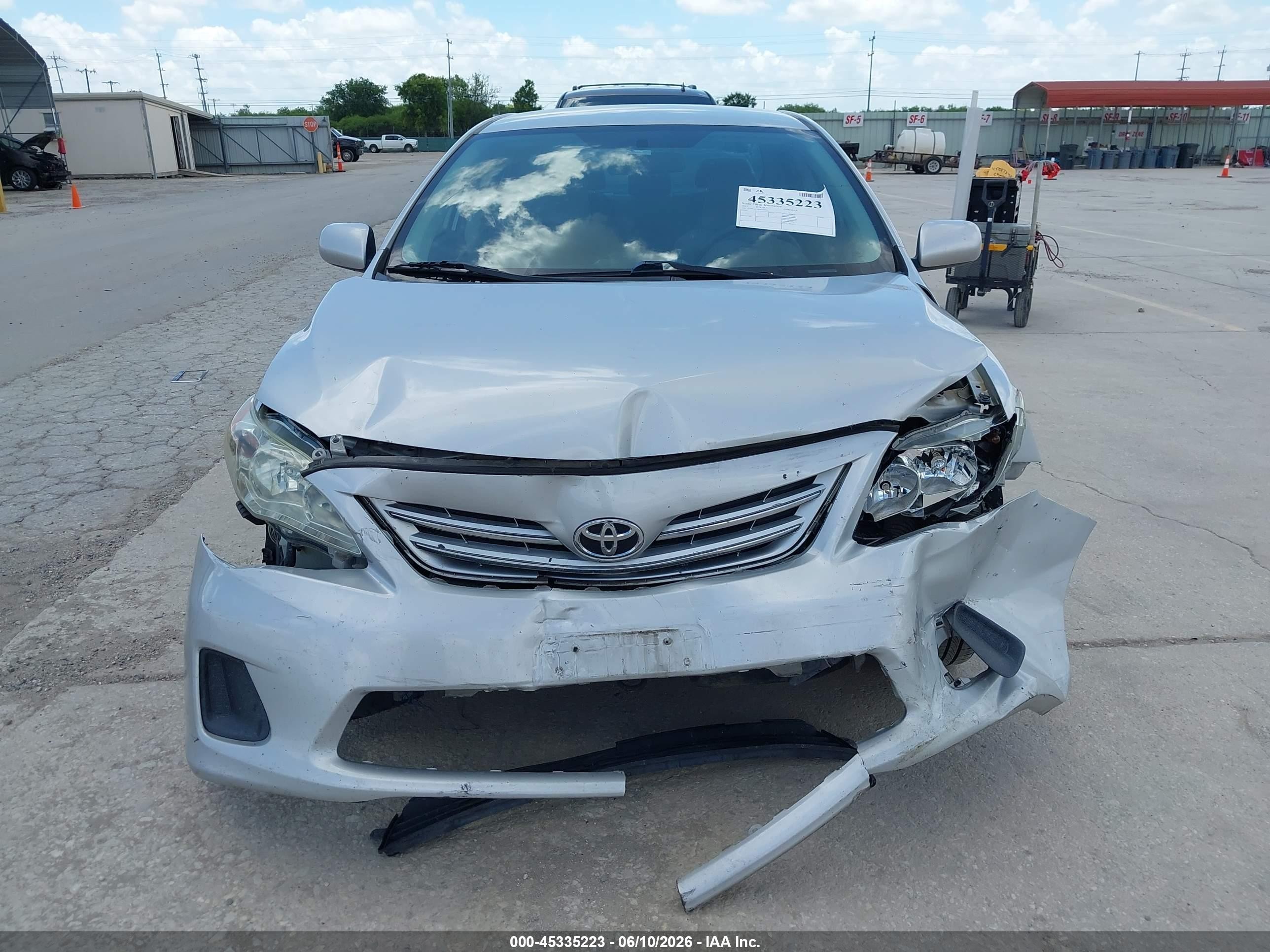 2013 Toyota Corolla Le Silver vin: 5YFBU4EE8DP220054