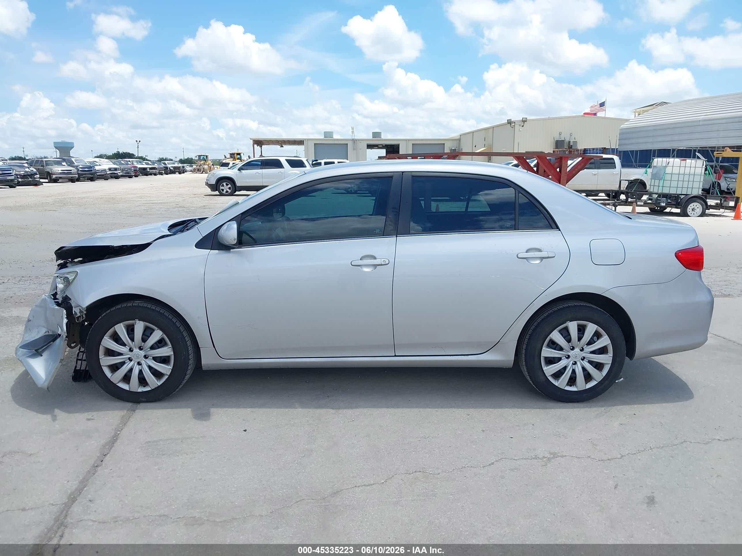 2013 Toyota Corolla Le Silver vin: 5YFBU4EE8DP220054