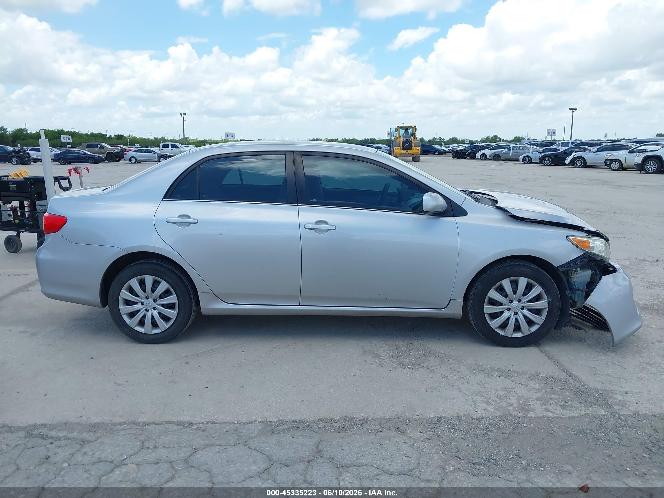 2013 Toyota Corolla Le Silver vin: 5YFBU4EE8DP220054
