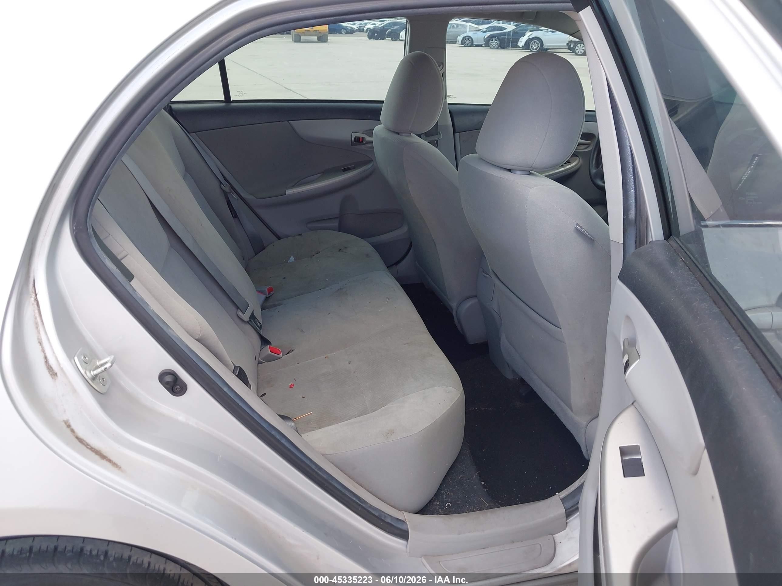 2013 Toyota Corolla Le Silver vin: 5YFBU4EE8DP220054