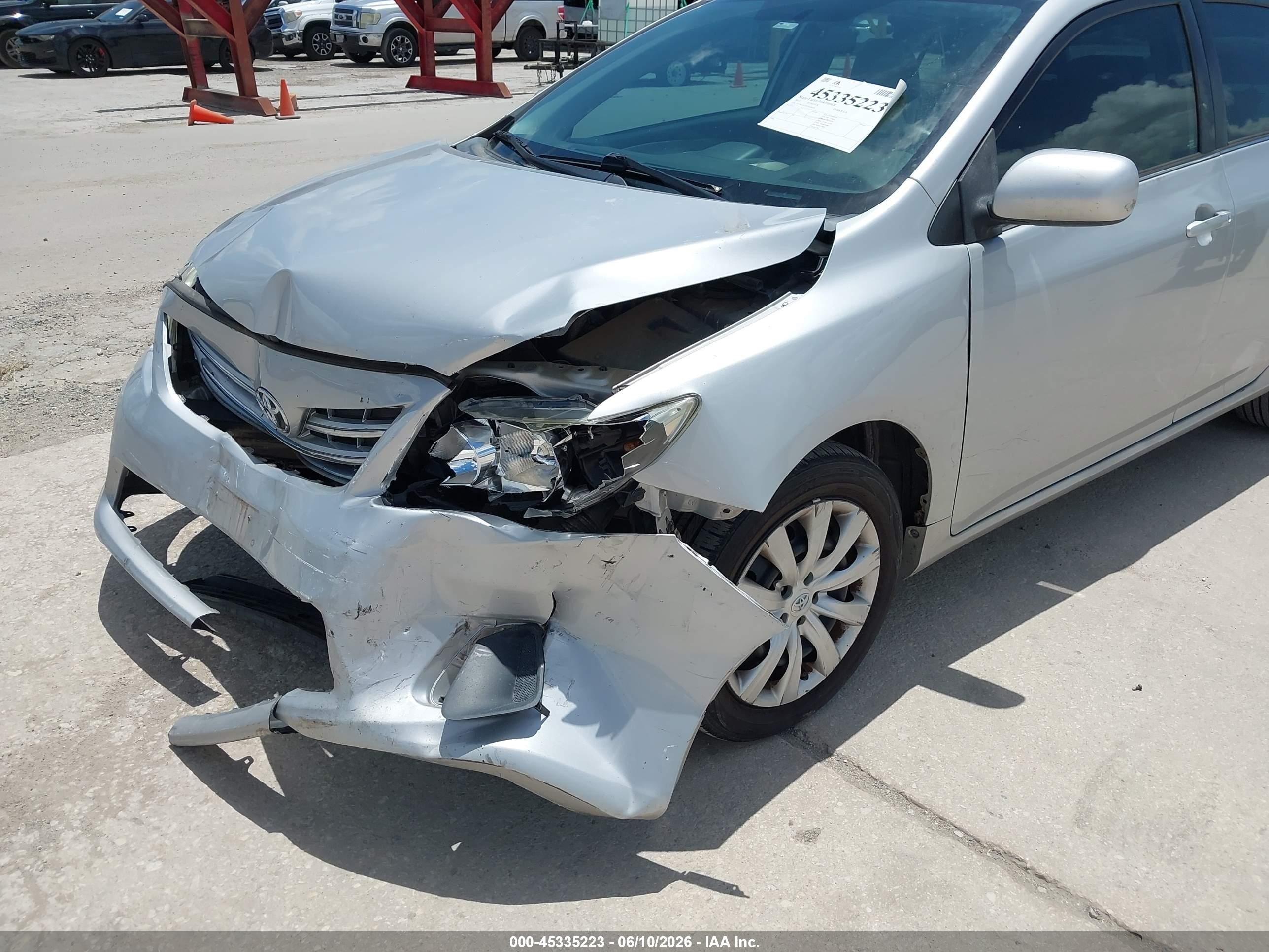 2013 Toyota Corolla Le Silver vin: 5YFBU4EE8DP220054