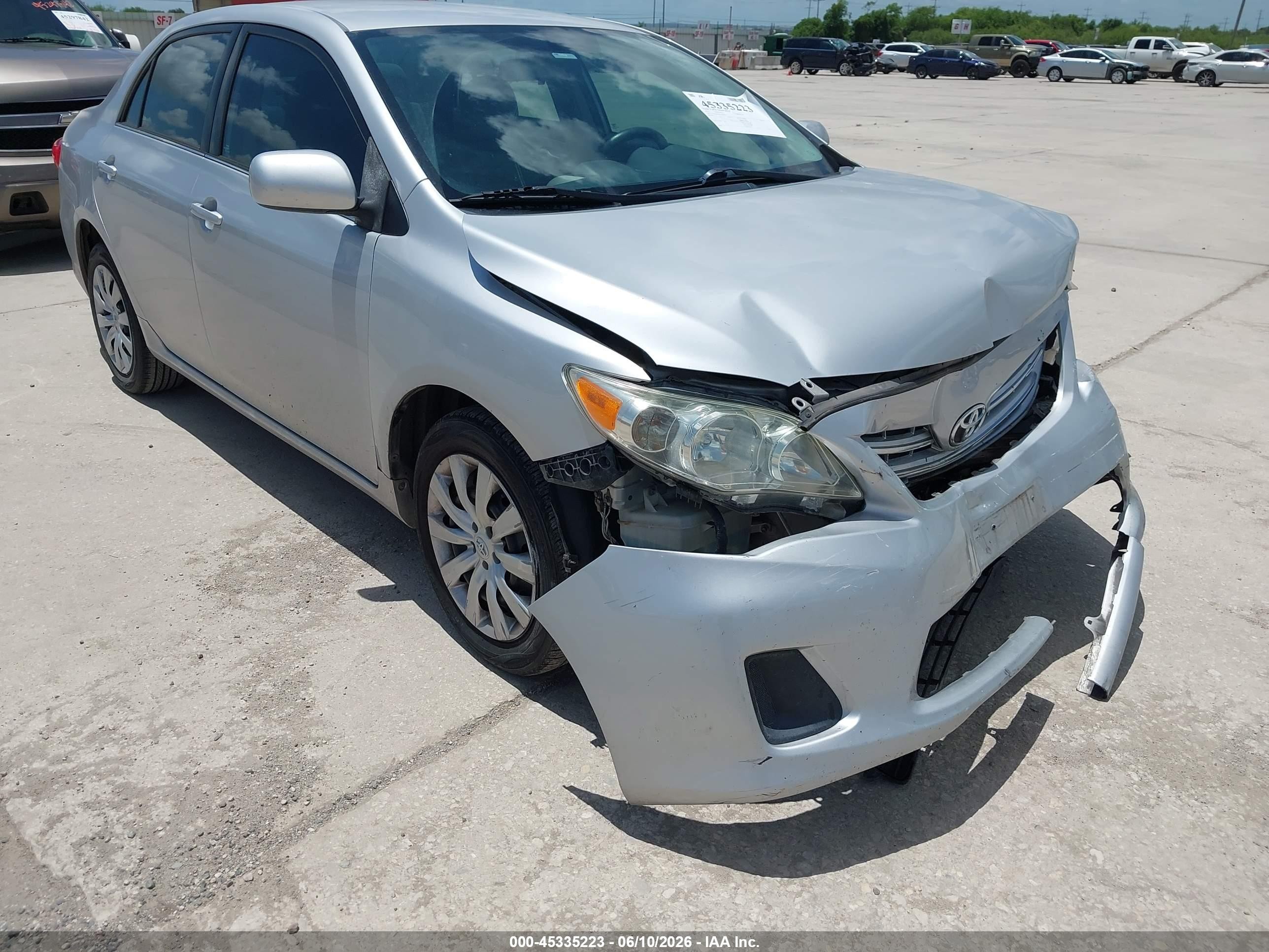 2013 Toyota Corolla Le Silver vin: 5YFBU4EE8DP220054