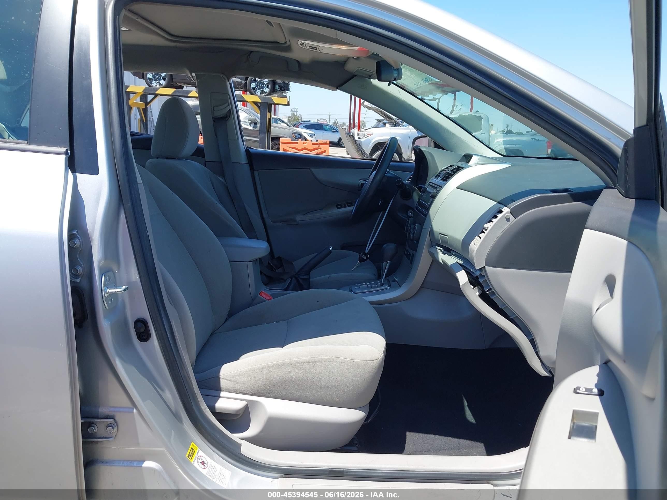 2012 Toyota Corolla Le Silver vin: 5YFBU4EE9CP014854