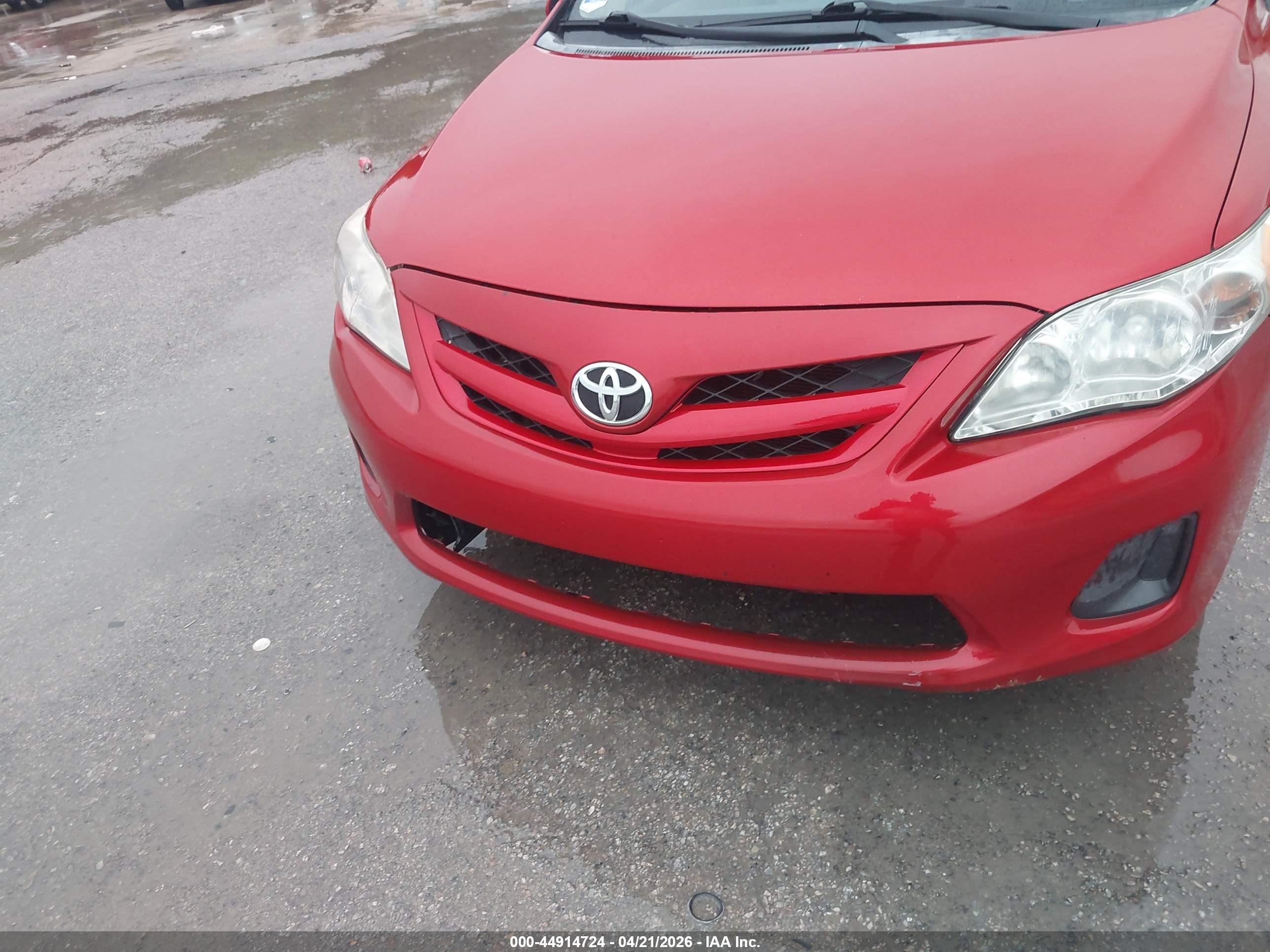 2012 Toyota Corolla Le Red vin: 5YFBU4EE9CP062953